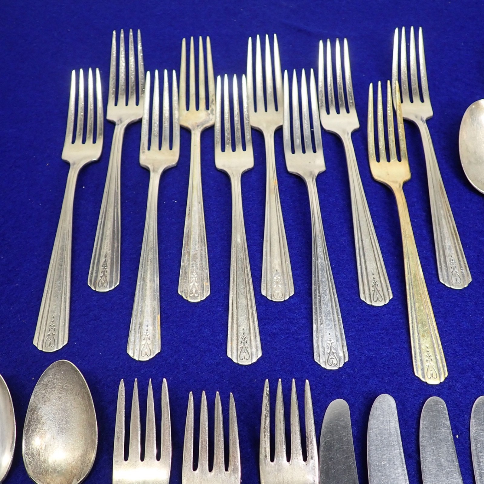 35 Pc AVON 1940 Silverplate Flatware Set Spoons Forks Knives S12
