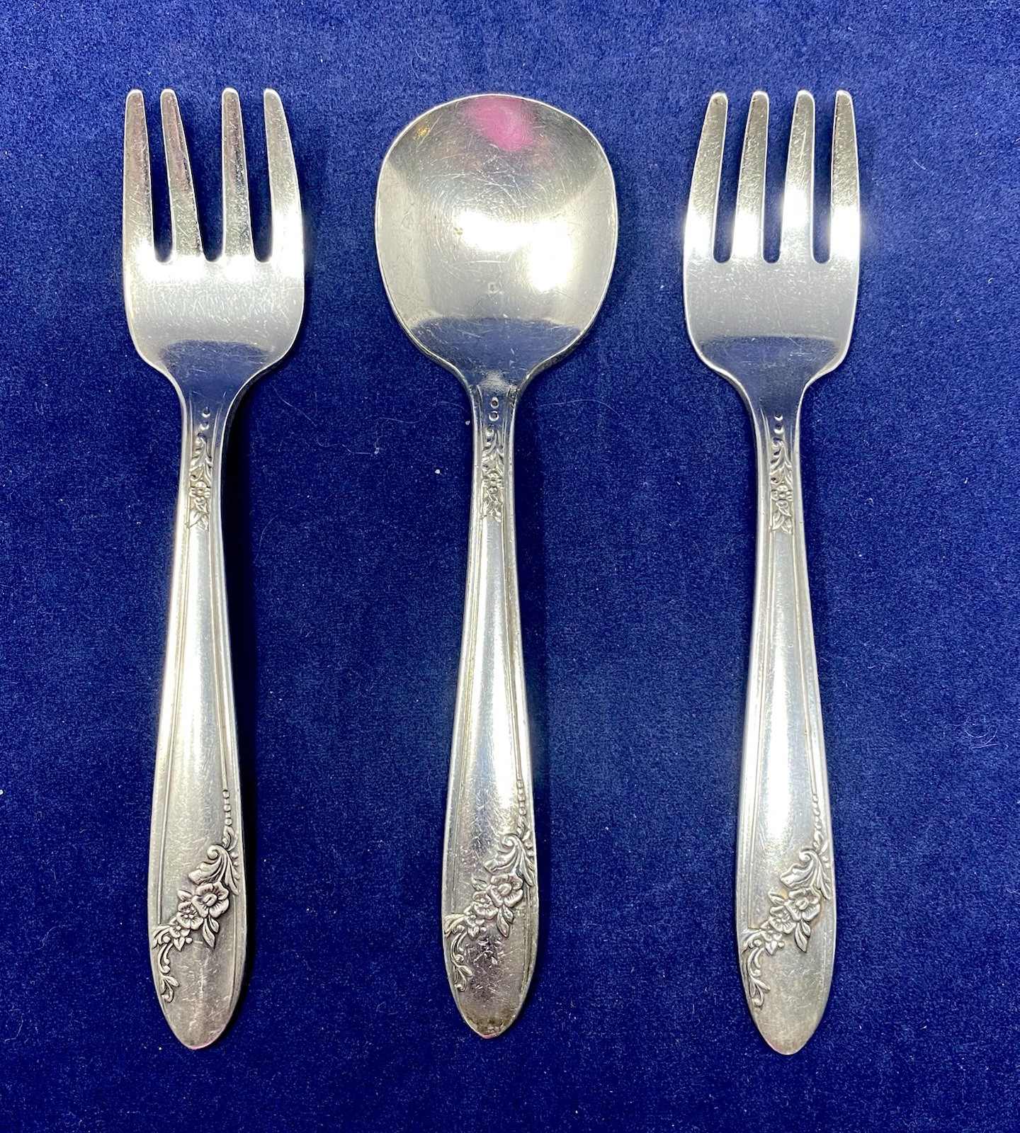 VTG TUDOR ONEIDA COMMUNITY CHILD BABY FEEDING SET FORKS SPOON 1946 SILVERWARE 5”