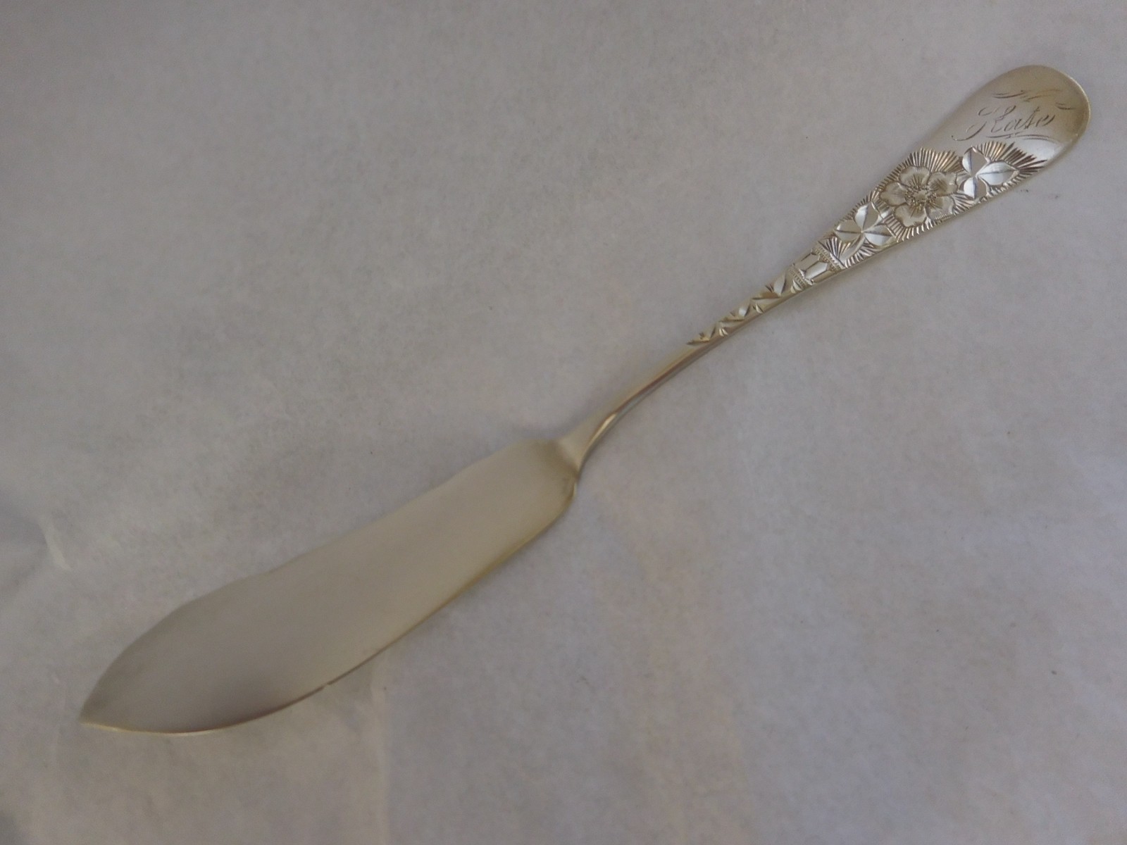 WHITING N-2 ENGRAVED 1884 STERLING SILVER MASTER BUTTER KNIFE 7 1/8″ MONO “KATE”