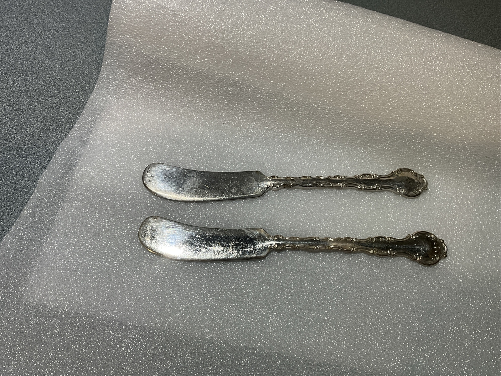 2 Birks Regency Plate Silver Plate Louis De France Flat Handle Butter Spreader