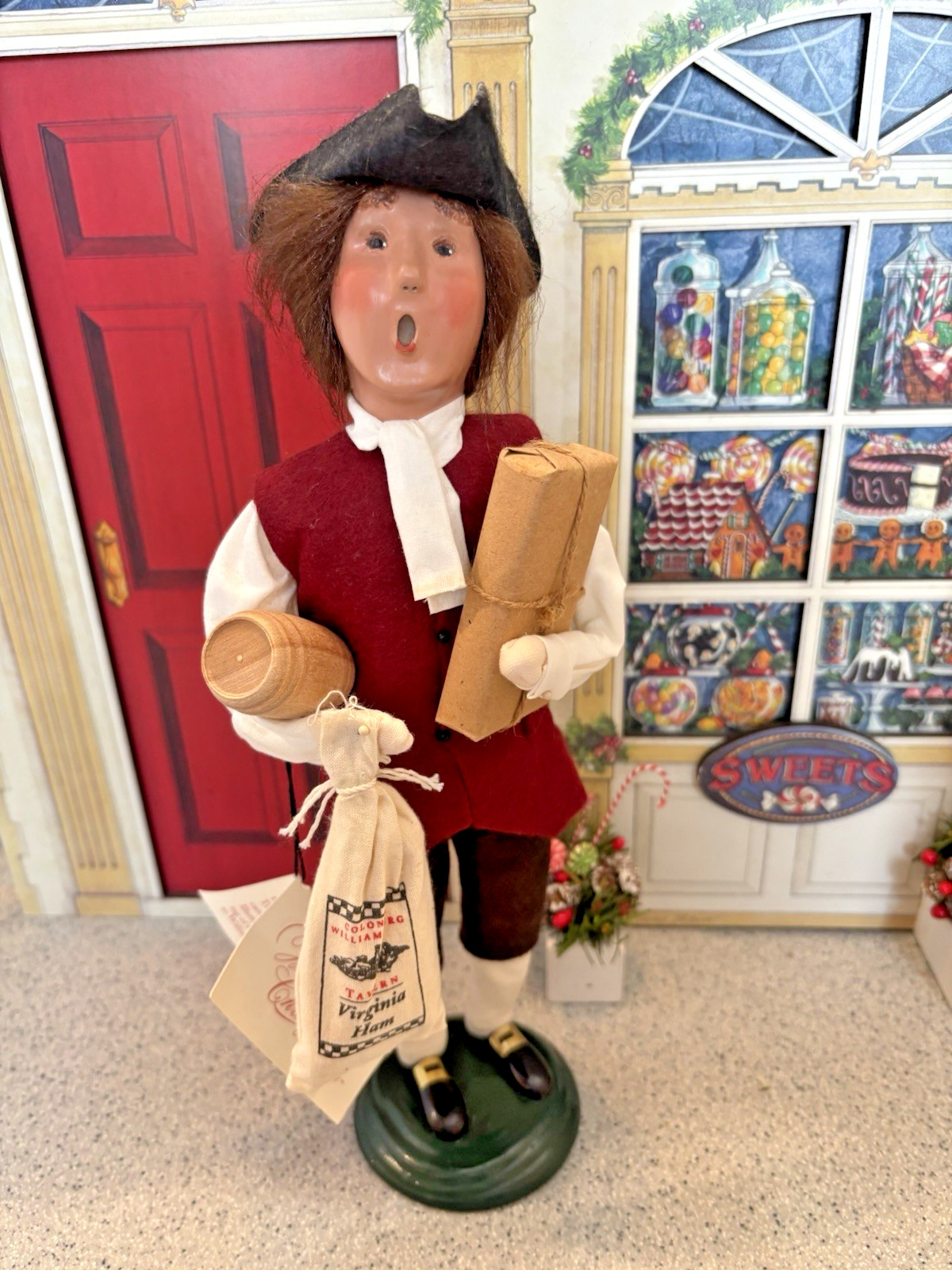 Byers Choice Carolers Williamsburg Man Shopper with Basket & Virginia Ham 2003