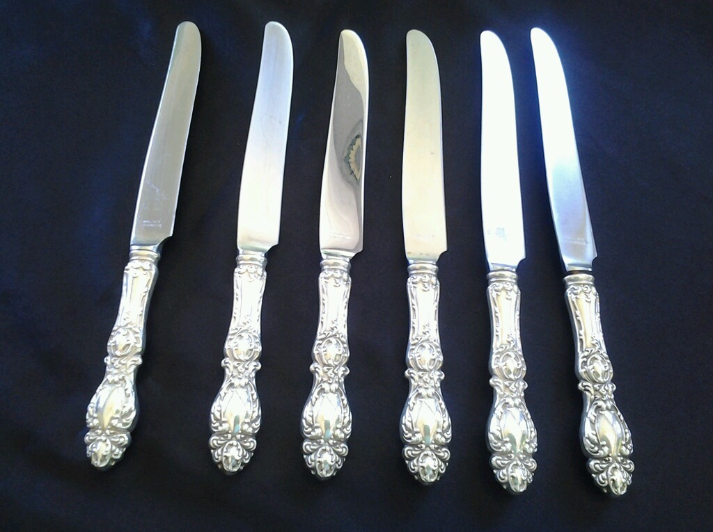 Wallace vintage stainless and silver plated knives baroque style GUC