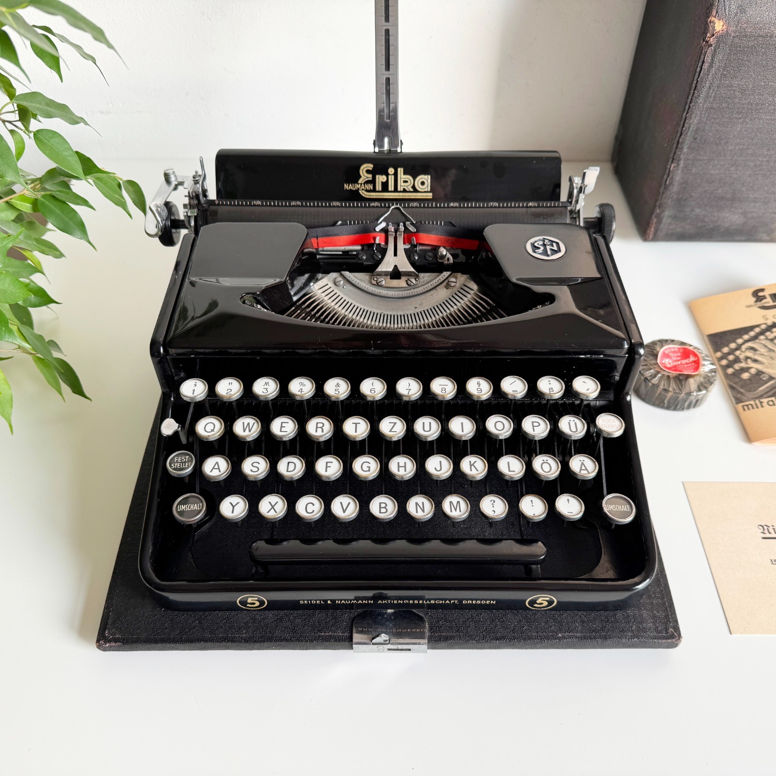 Erika 5 Typewriter | 1930s | Working | Serviced | UPS 3-Day to US/CAN
