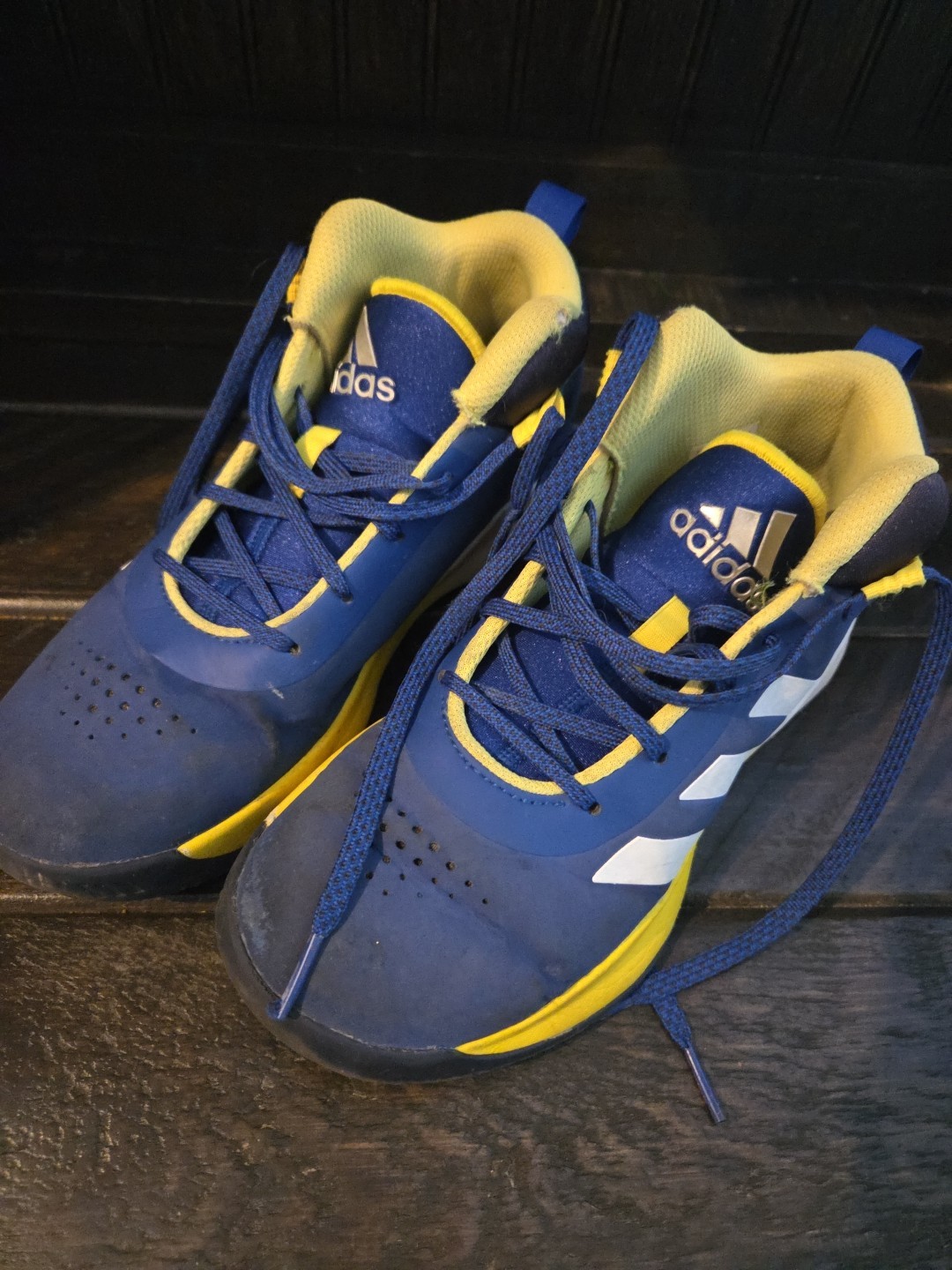 Adidas Boys Basketball Shoes Size 5 1/2 Court Worn