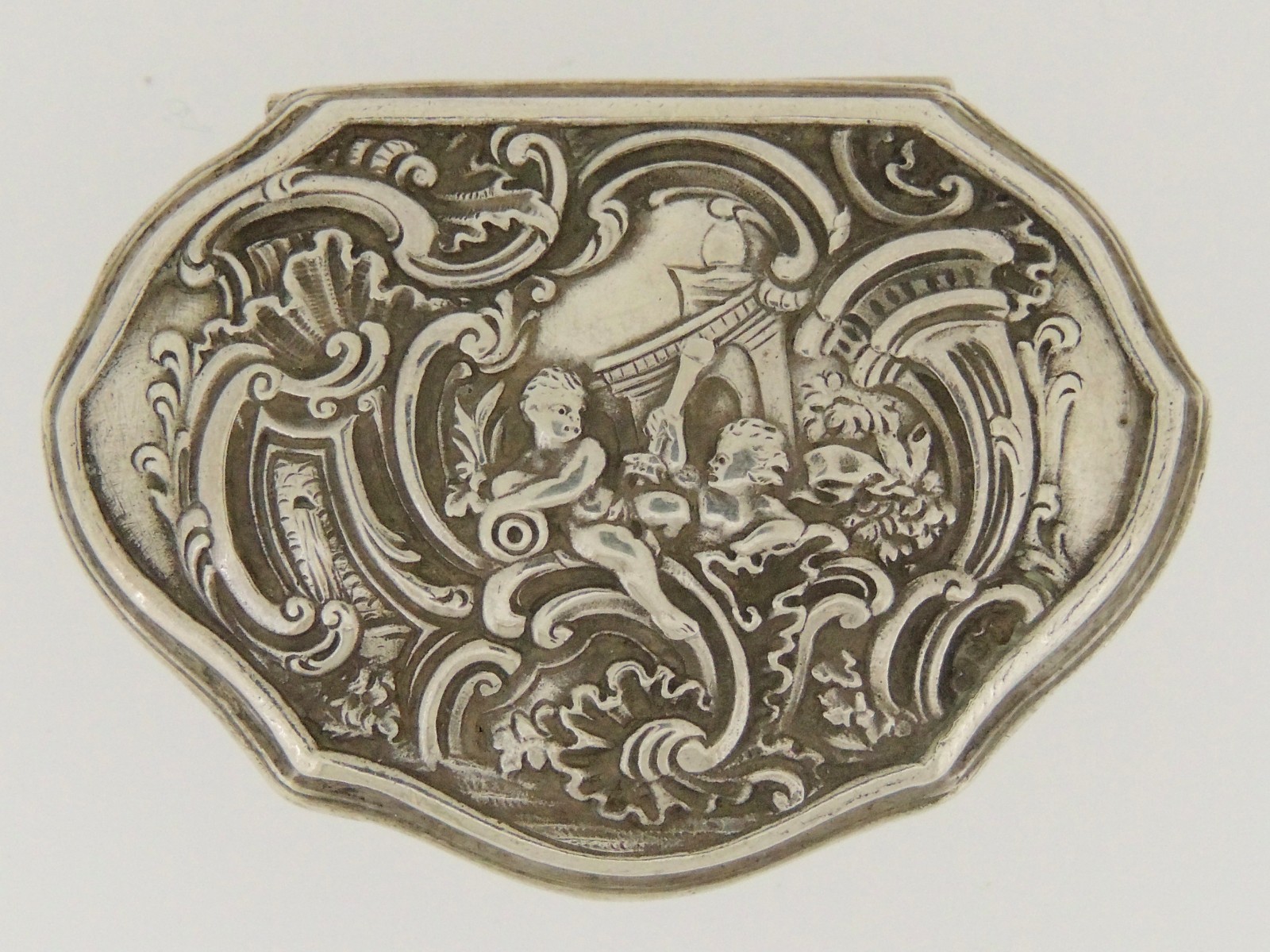 Baroque Style 800 Silver Pill Box – Dutch or German – Silber snuff patch.