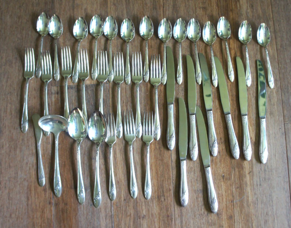 Vintage Oneida 1946 Community Tudor Queen Bess II Silver Plate 37 Pieces