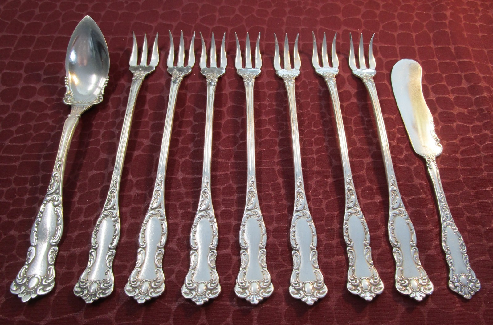 OXFORD Group of 9 Flatware Pcs. 1901 Art Nouveau Silverplate No Monograms bw
