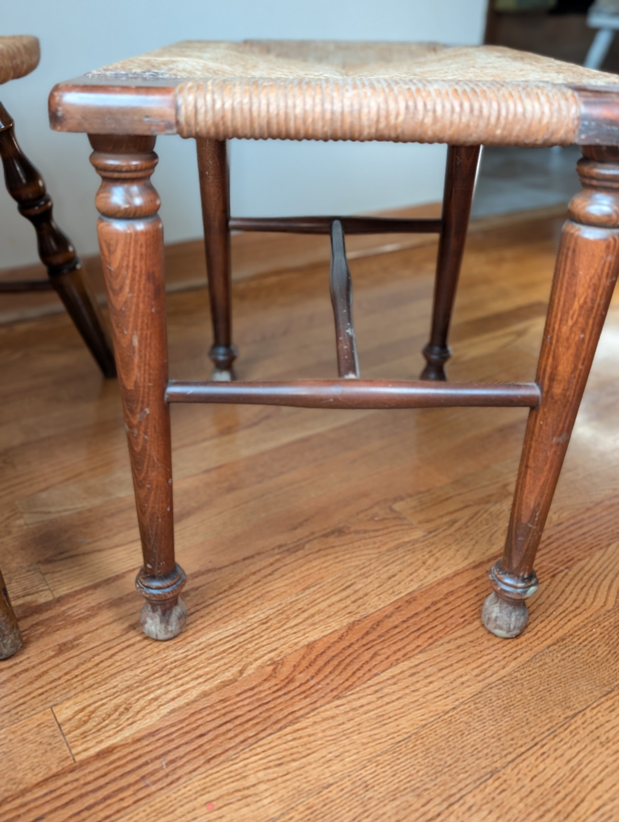 ANTIQ Nichols & Stone Windsor Brace-Back Rush Seat Arm Chair Matching Foot Stool