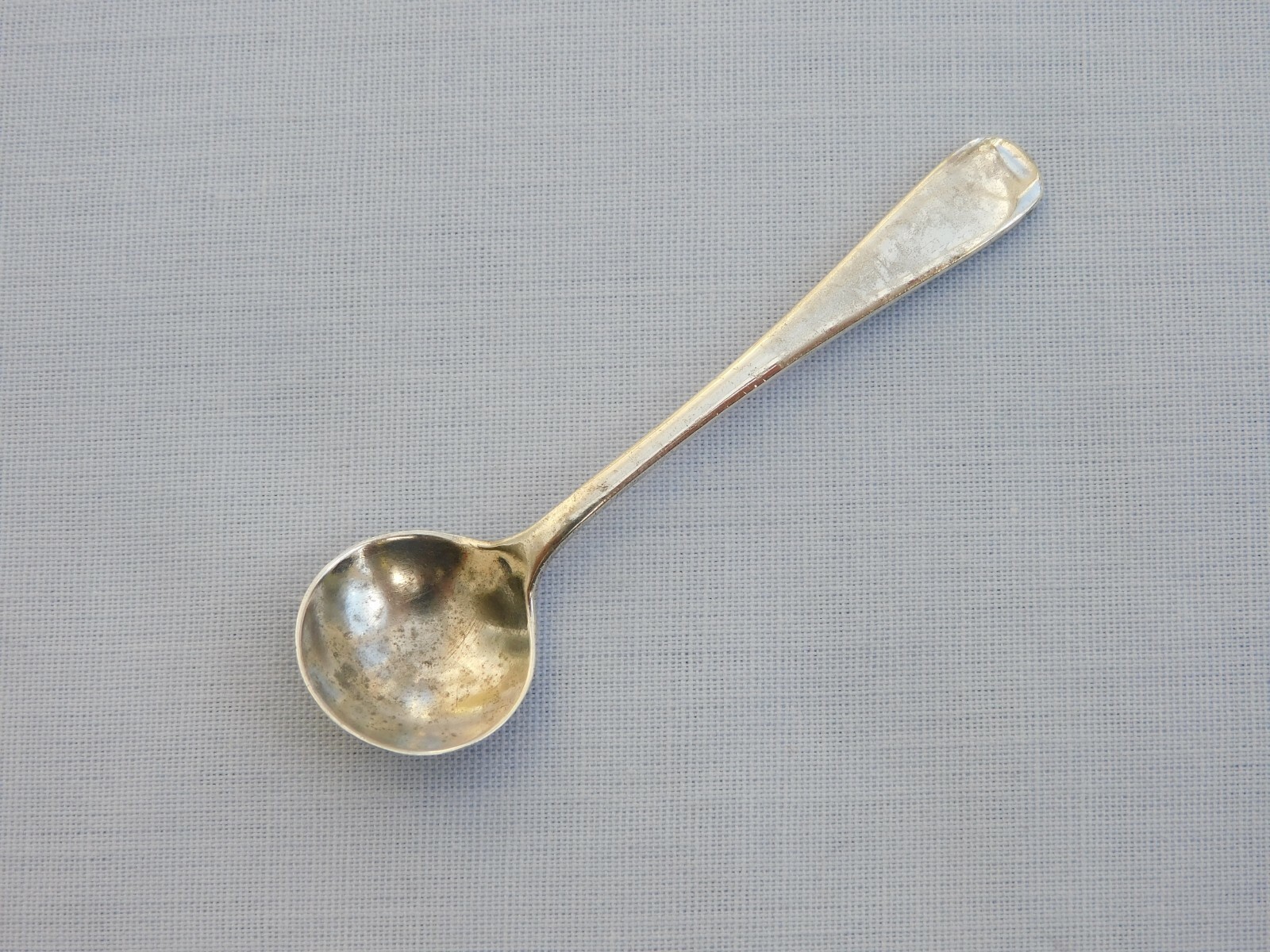 LITTLE WILLIAM SUCKLING BIRMINGHAM 1920 SOLID STERLING SILVER SALT SPOON – A/F