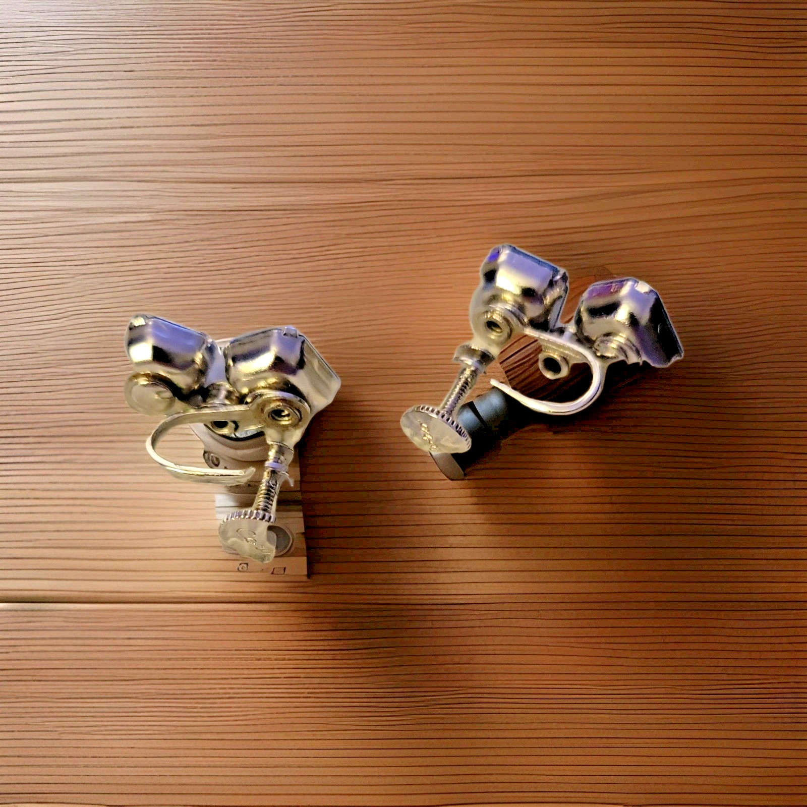 Vintage Dangle Drop Screw Back Earrings Beautiful earrings, ship in USA included