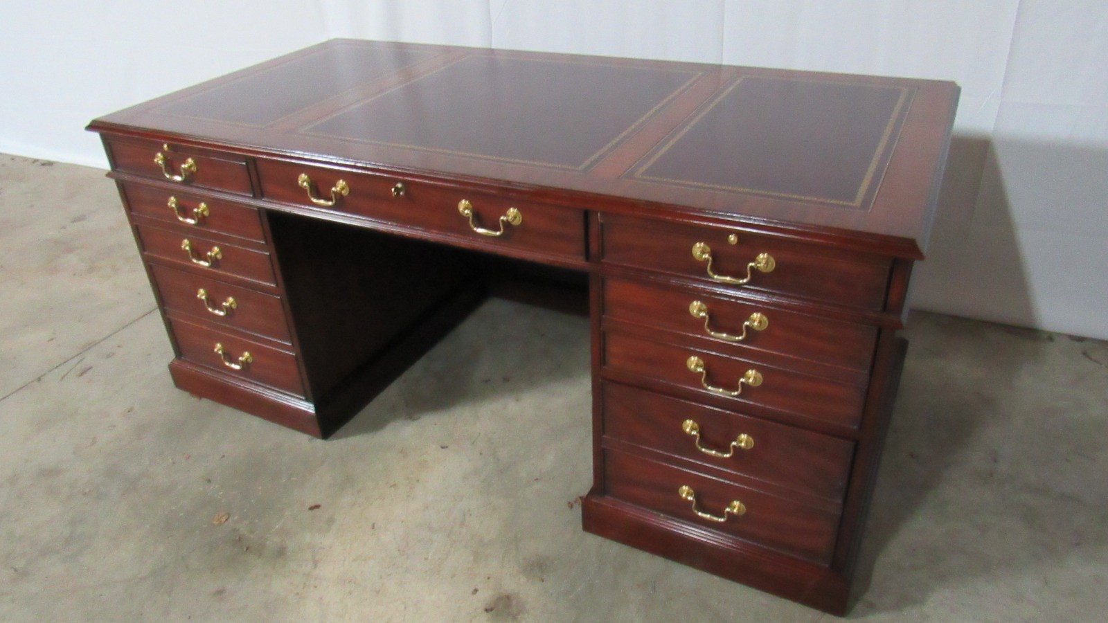 Henkel Harris Executive Mahogany Desk Leather Amazing