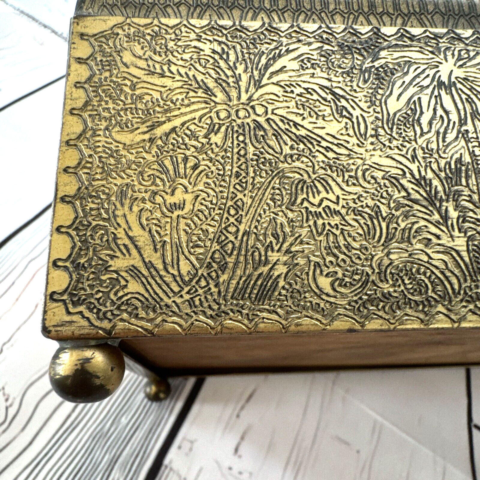 HAND TOOLED ENGRAVED SOLID BRASS STASH BOX CHEST ELEPHANT OX LION ELK HUNTER