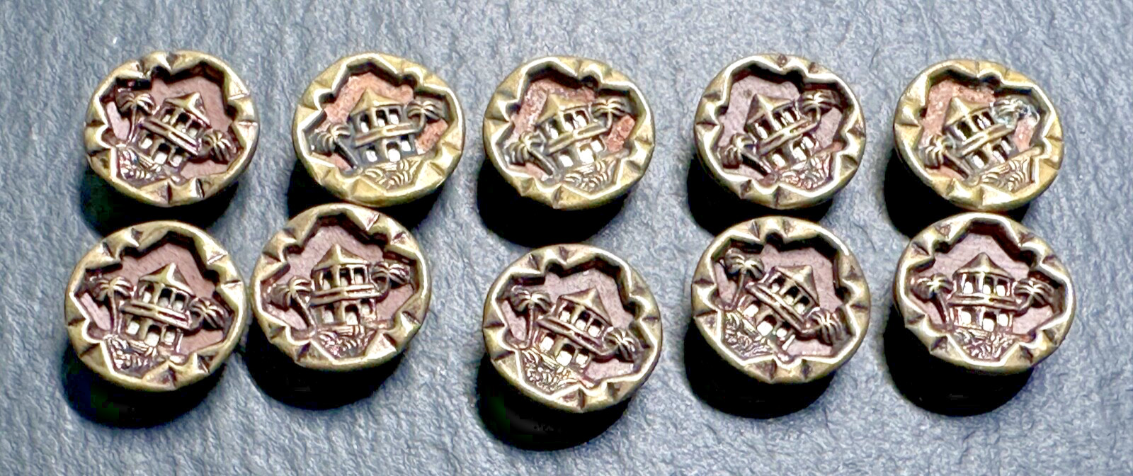 10 VINTAGE METAL SHANK PICTURE BUTTONS : BEACH HOUSE & PALM TREES G705