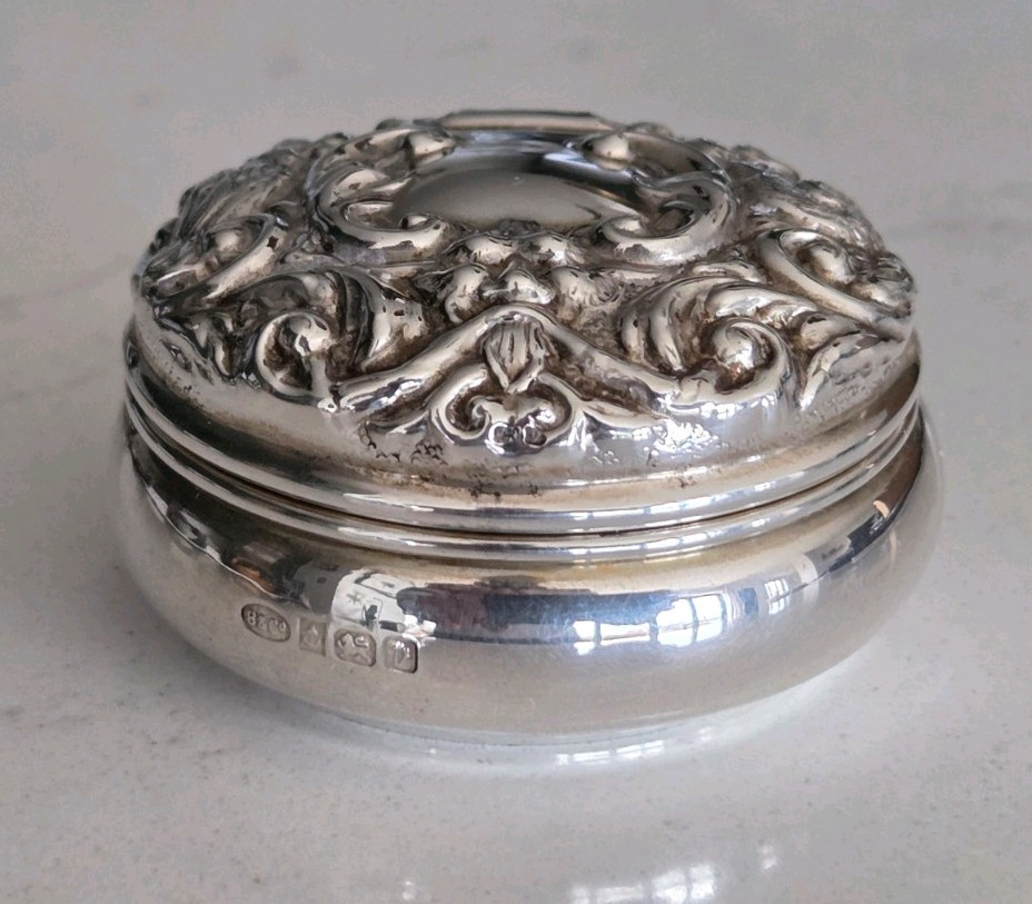 Sterling Silver Hallmarked Trinket/Ring Box by W I Broadway & Co Birmingham 1995