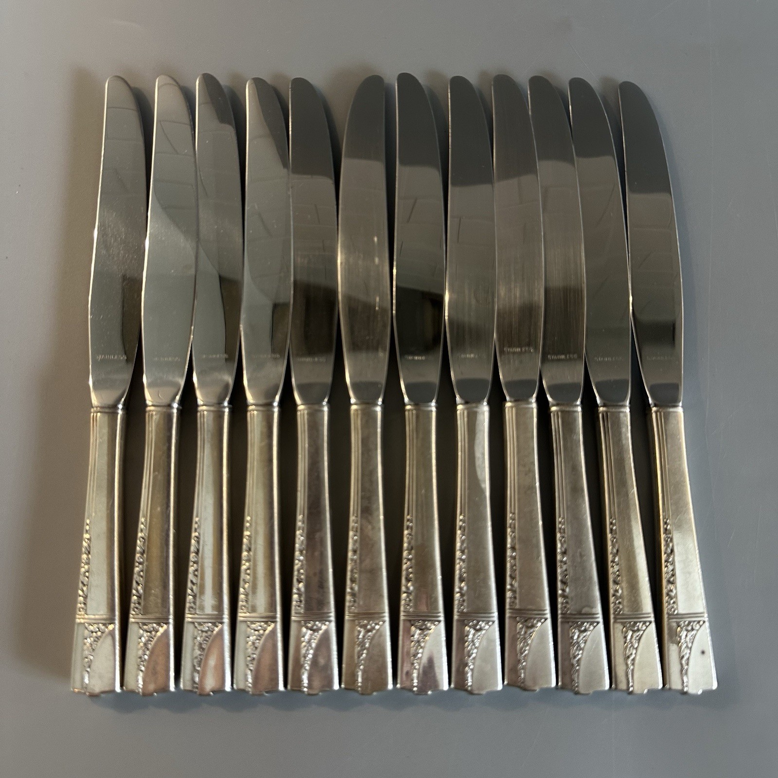 12 Oneida Nobility Plate CAPRICE Silverplate DINNER Knives Knife 1937 Vtg Set 12