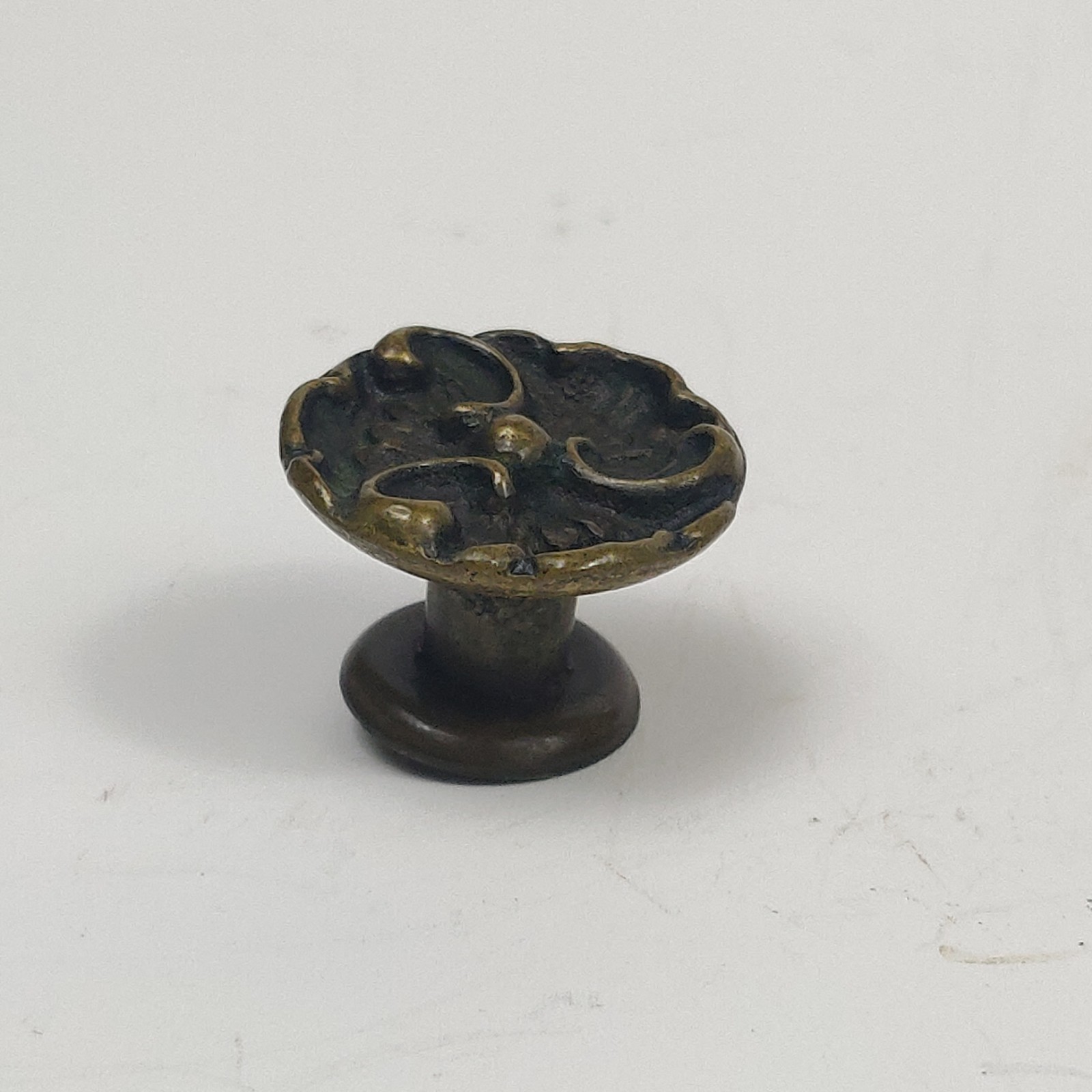 Two Keeler Brass Co. Knobs Early 20th Century French Provincial Drawer Pulls 1″