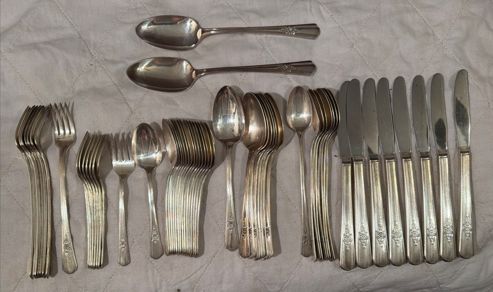 Wm Rogers Vintage DESIRE Silverplate Flatware Servce For Eight, 58 Piece Set