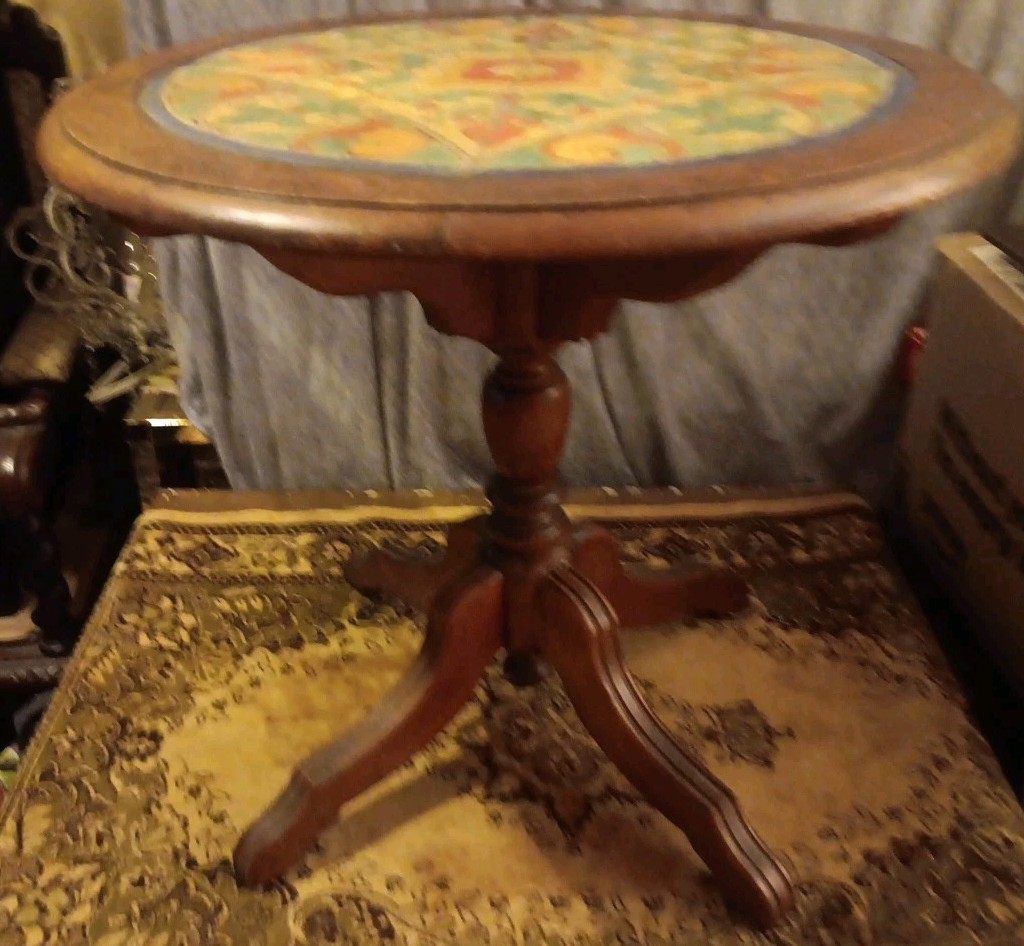 VINTAGE CALIFORNIA D&M ROUNDEL 4 CERAMIC TILE TOP TABLE / WALNUT PEDESTAL BASE
