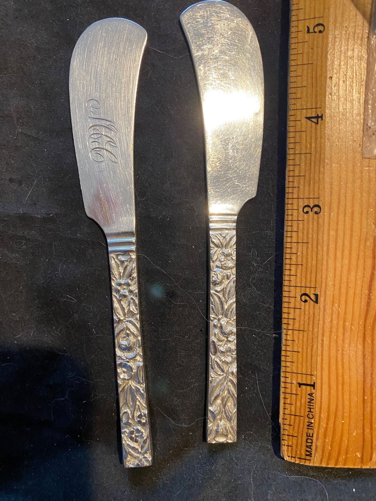 Hennegen, Bates & Co. Sterling Silver Repousse SET OF 8 BUTTERS ALL MONO’ED SAME