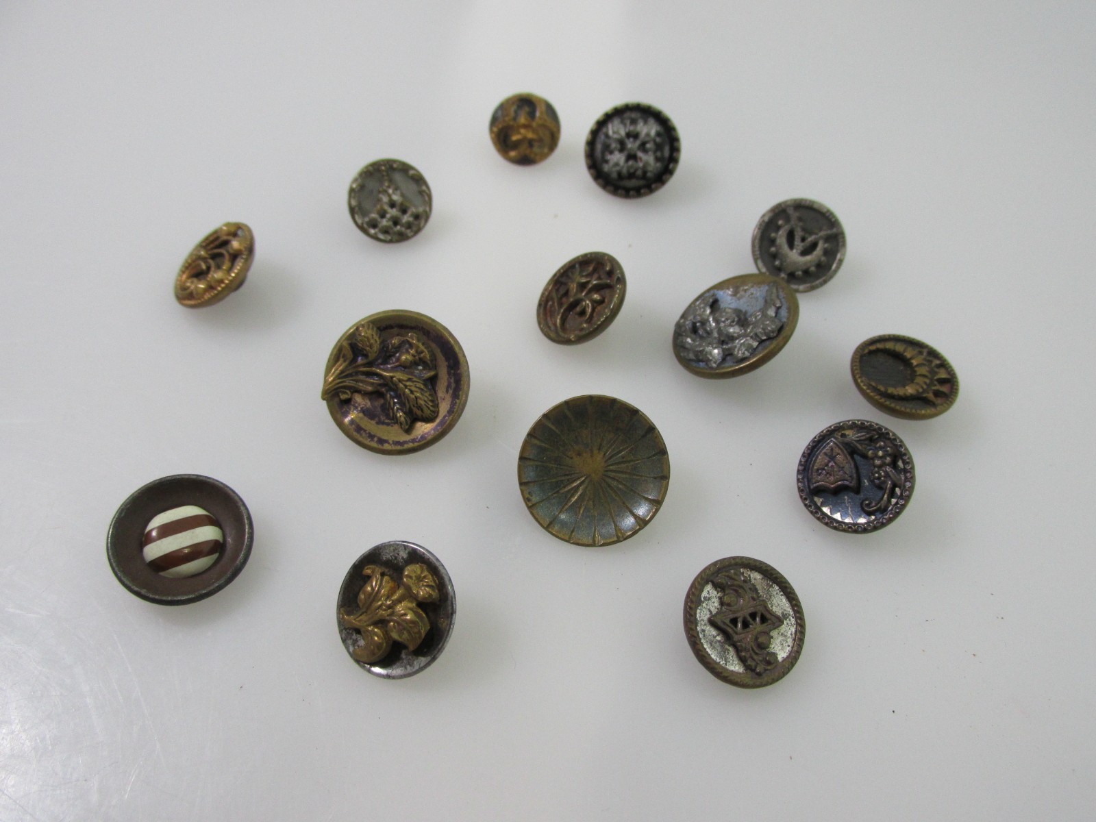 14 Antique Button Lot Victorian Art Nouveau Deco Metal Brass Flowers Leaves Moon