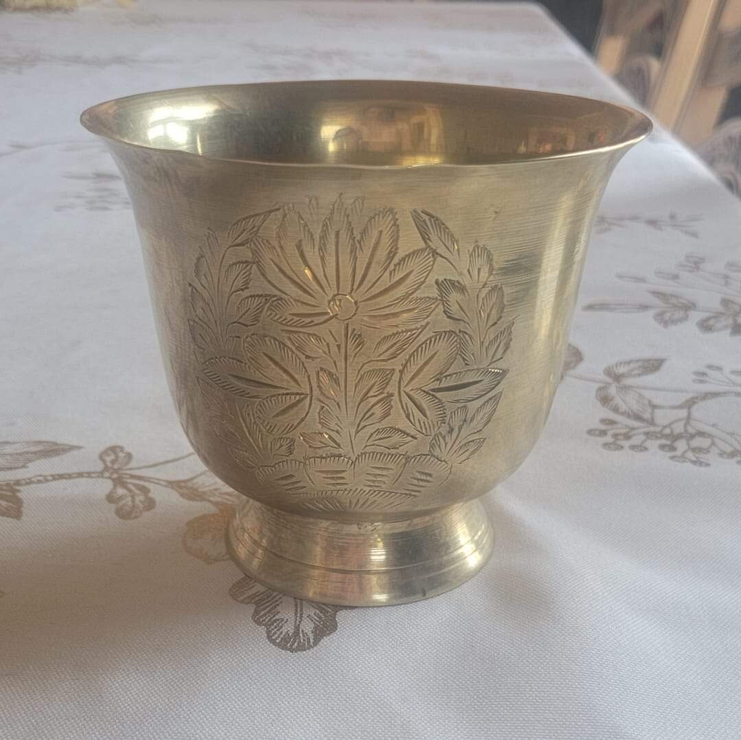 ANTIQUE VINTAGE ASIAN BRASS COLLECTIBLE ETCHED POT PLANTER ASIAN INDIA 2674-J