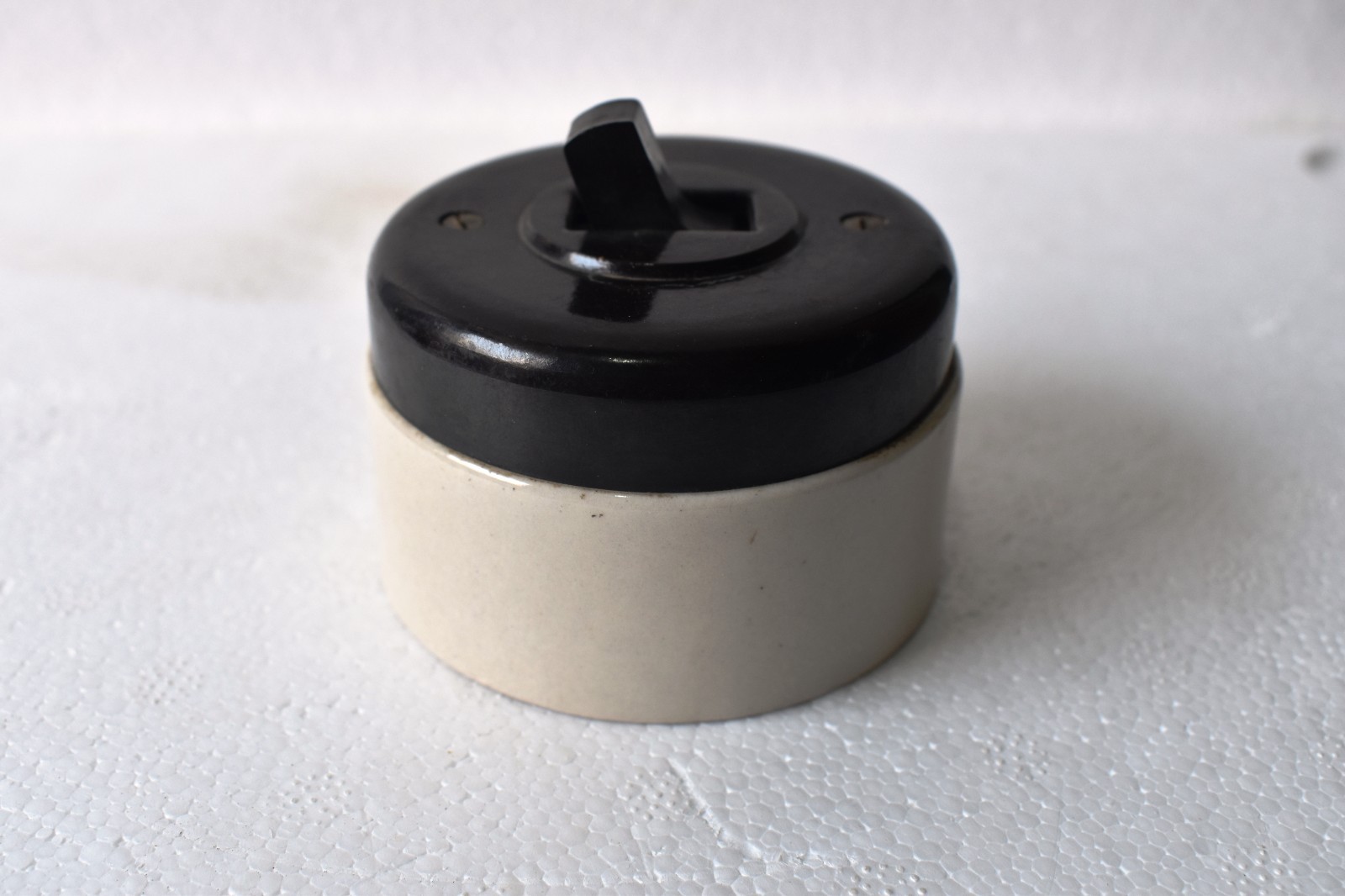 Vintage STANDARD 15A Toggle Switch Bakelite Top Vitreous Porcelain England 2.7″R