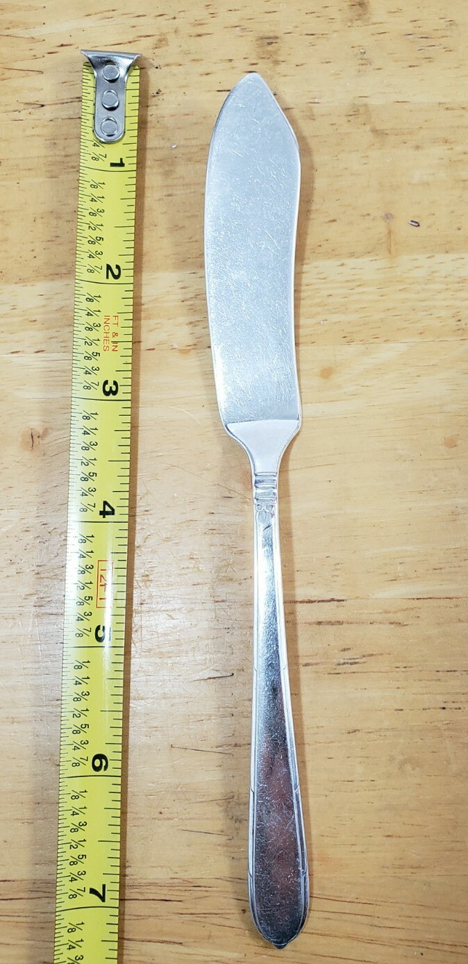 ONEIDA VINTAGE 1975 BERKLEY SQUARE SILVERPLATED MASTER BUTTER KNIFE