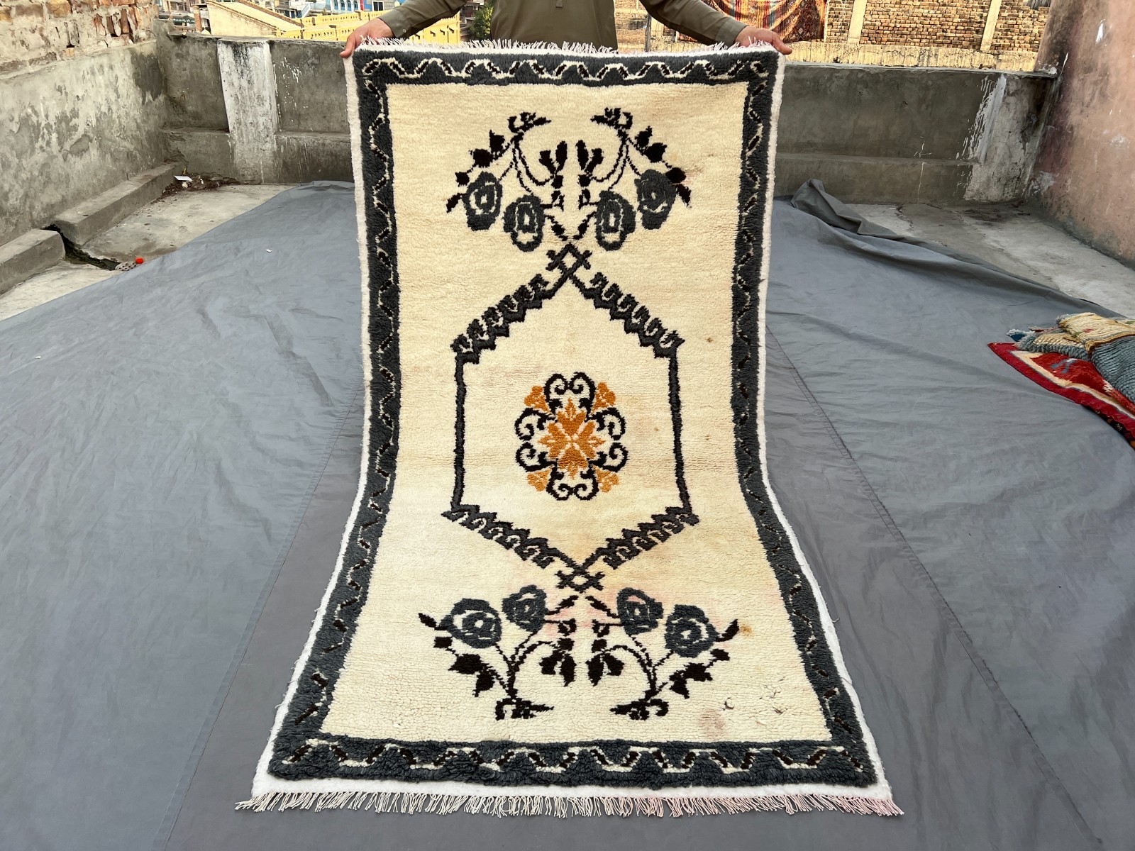 3’8×6’10 ft Vintage Moroccan Hand Knotted Wool Rug Floral Medallion Carpet