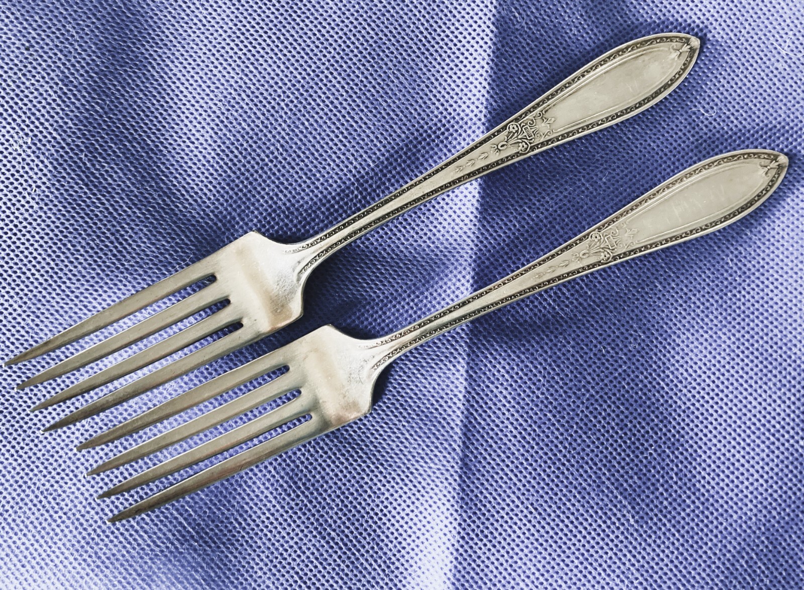 Antique Silverplate Wm. ROGERS & Sons CORONET 1926 Dinner Forks No Mono FLORAL!