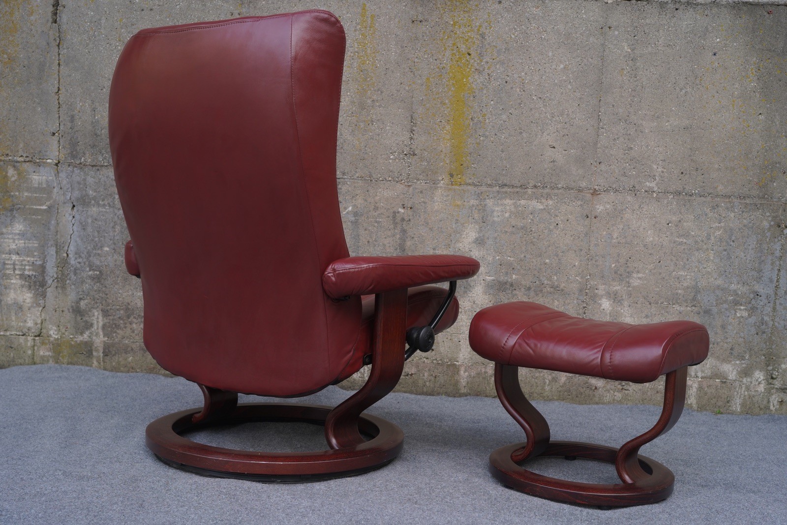 Danish Modern Ekornes Stressless Large Eagle Classic Recliner Chair & Ottoman