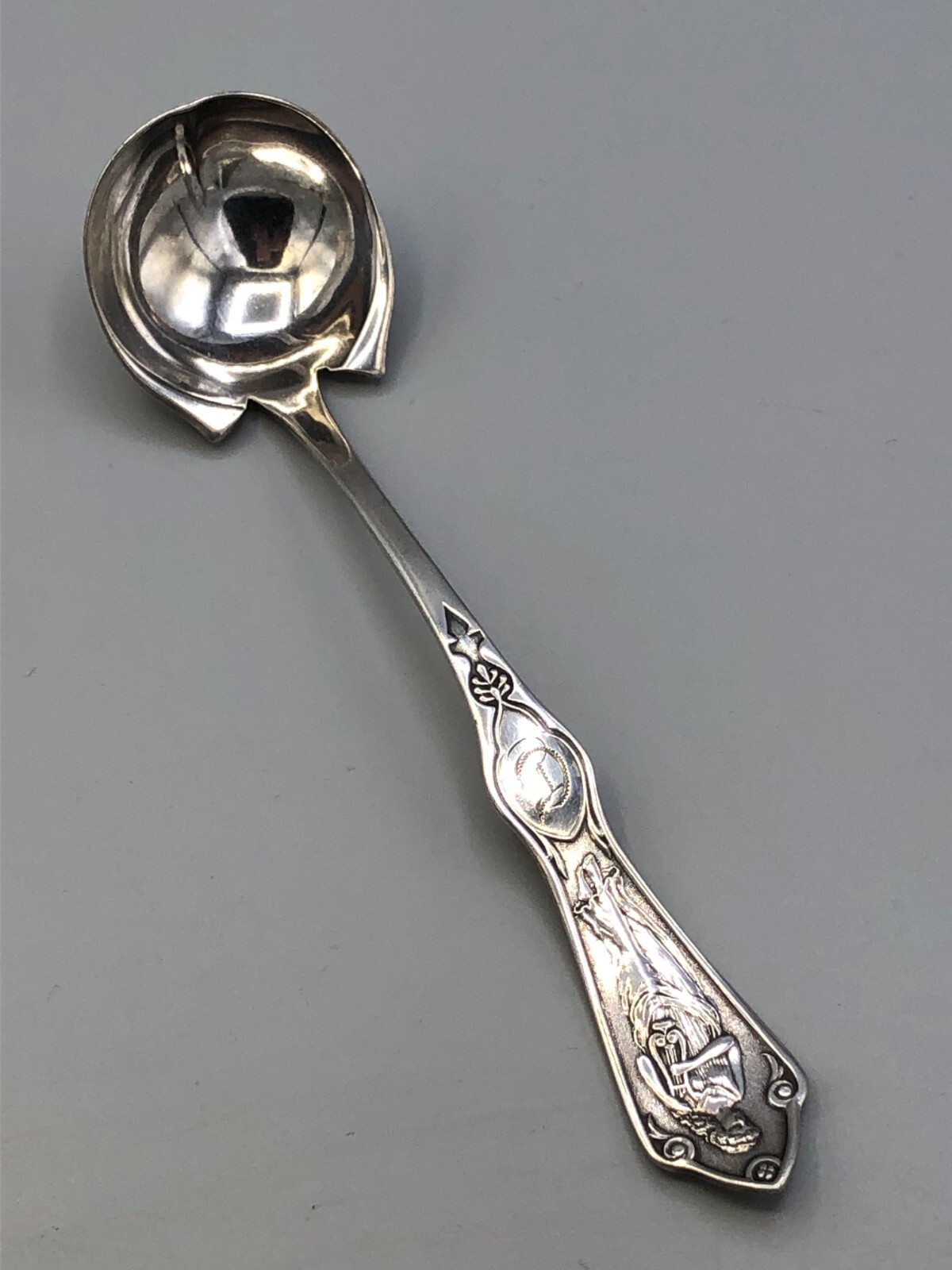 Pearl by Reed & Barton silverplate Cream or Saucs Ladle 5 7/8″, circa 1898