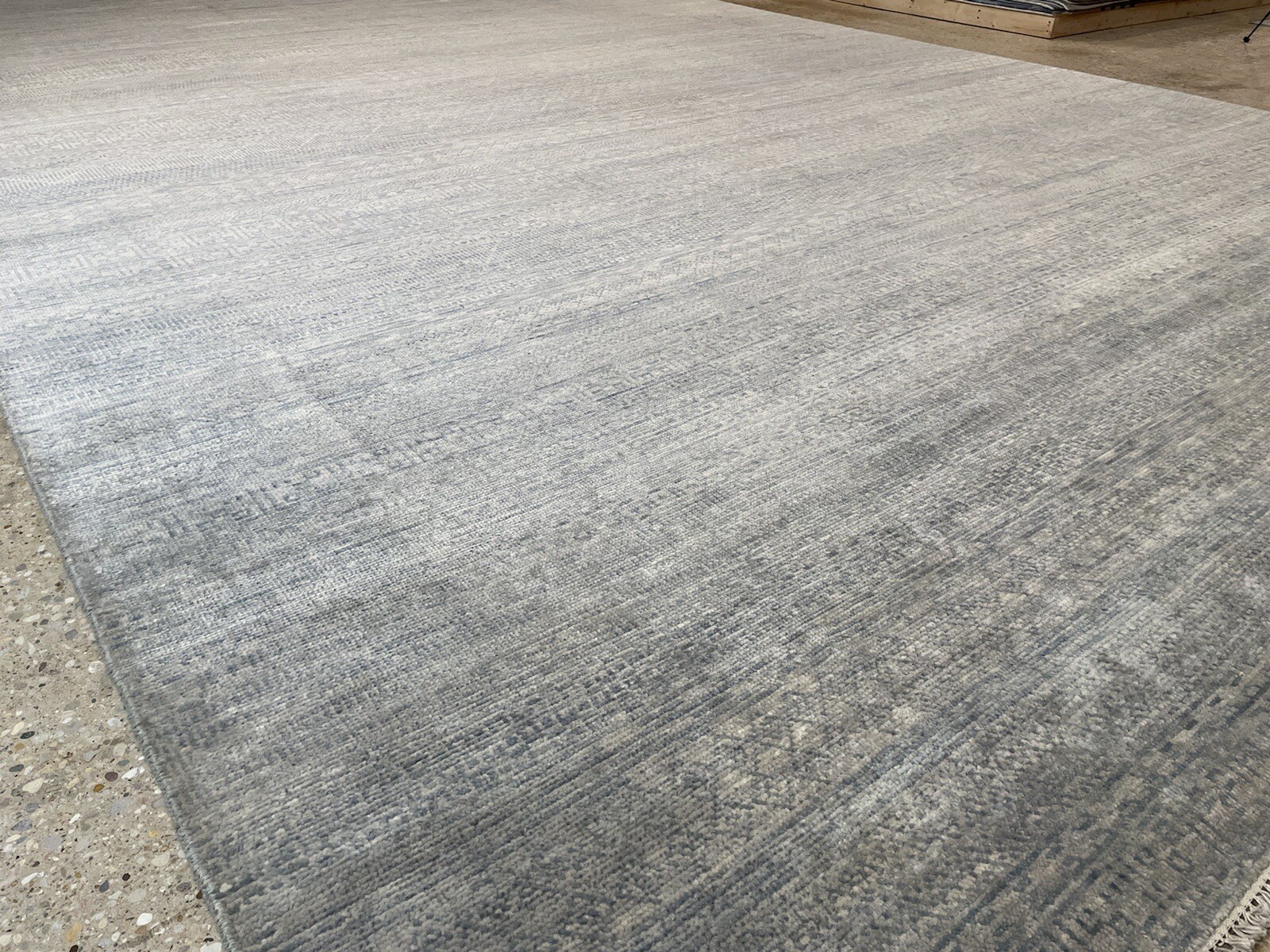 Marvelous Modern – Grass Design – Contemporary Neutral Rug – 12.9 x 20 ft.