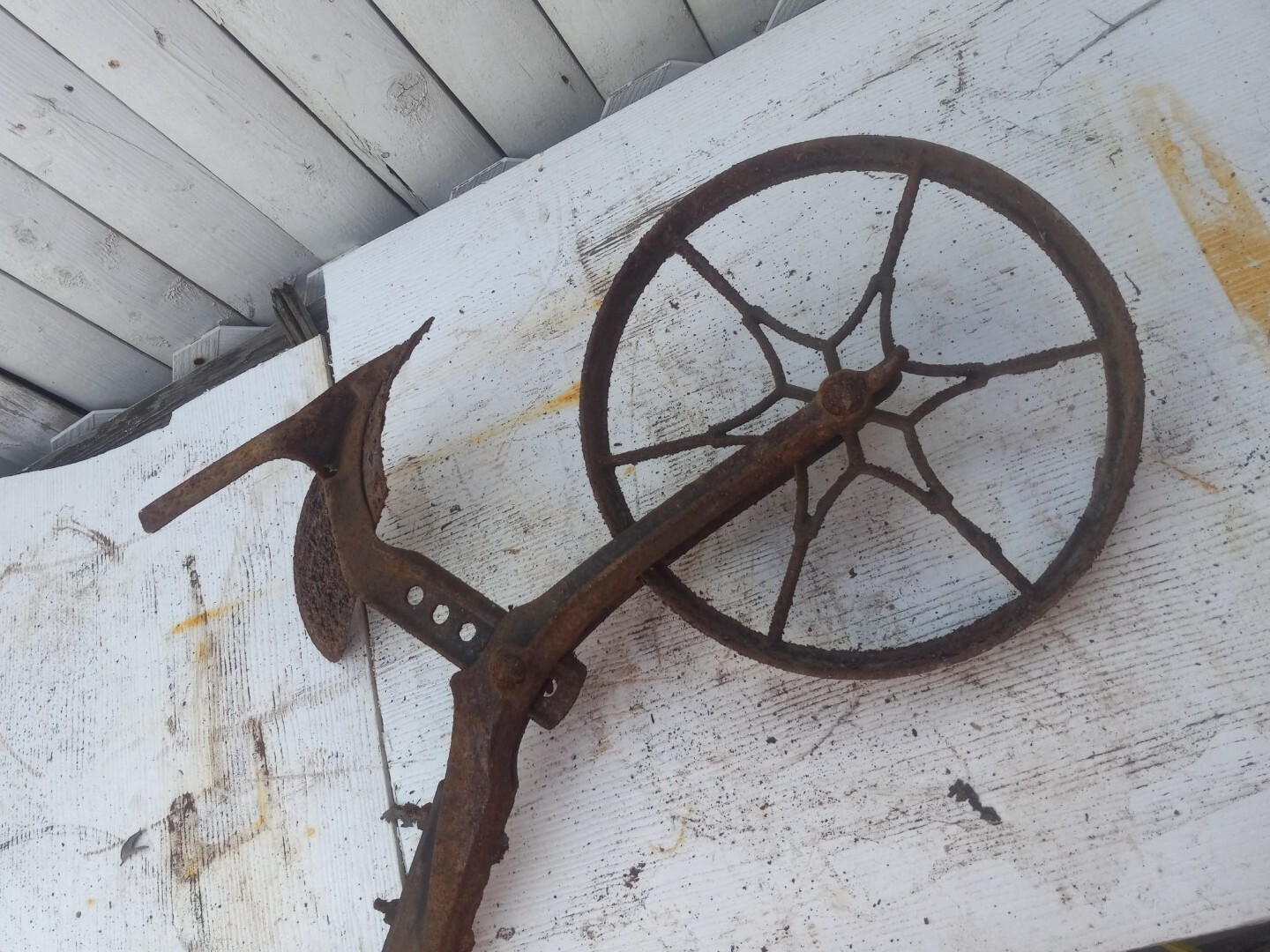 Antique 12″ FORGED IRON FARM WHEEL & HOE On 5.5′ Long Wood Bar 15″ Handle