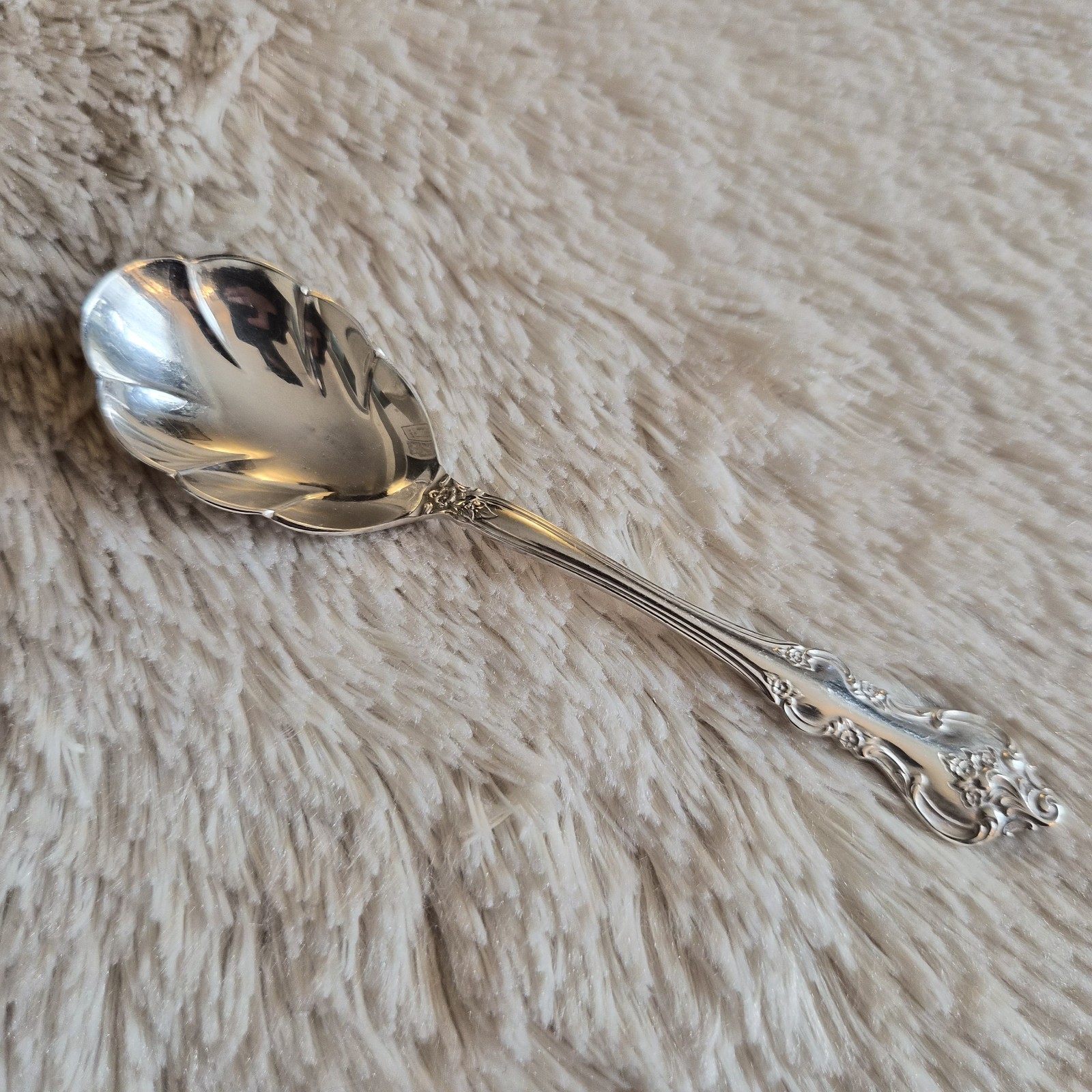 Vintage International Silver Silverplate Deepsilver Orleans Sugar Shell Spoon