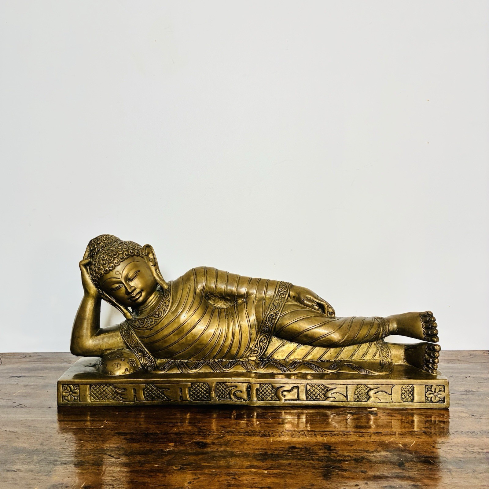 Large Reclining Buddha Statue in Solid Bronze – 51 cm – Lost Wax Cast