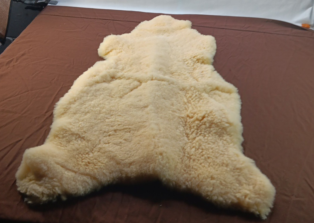 Natural Sheepskin White Tan Approx 20″x32″ Rug