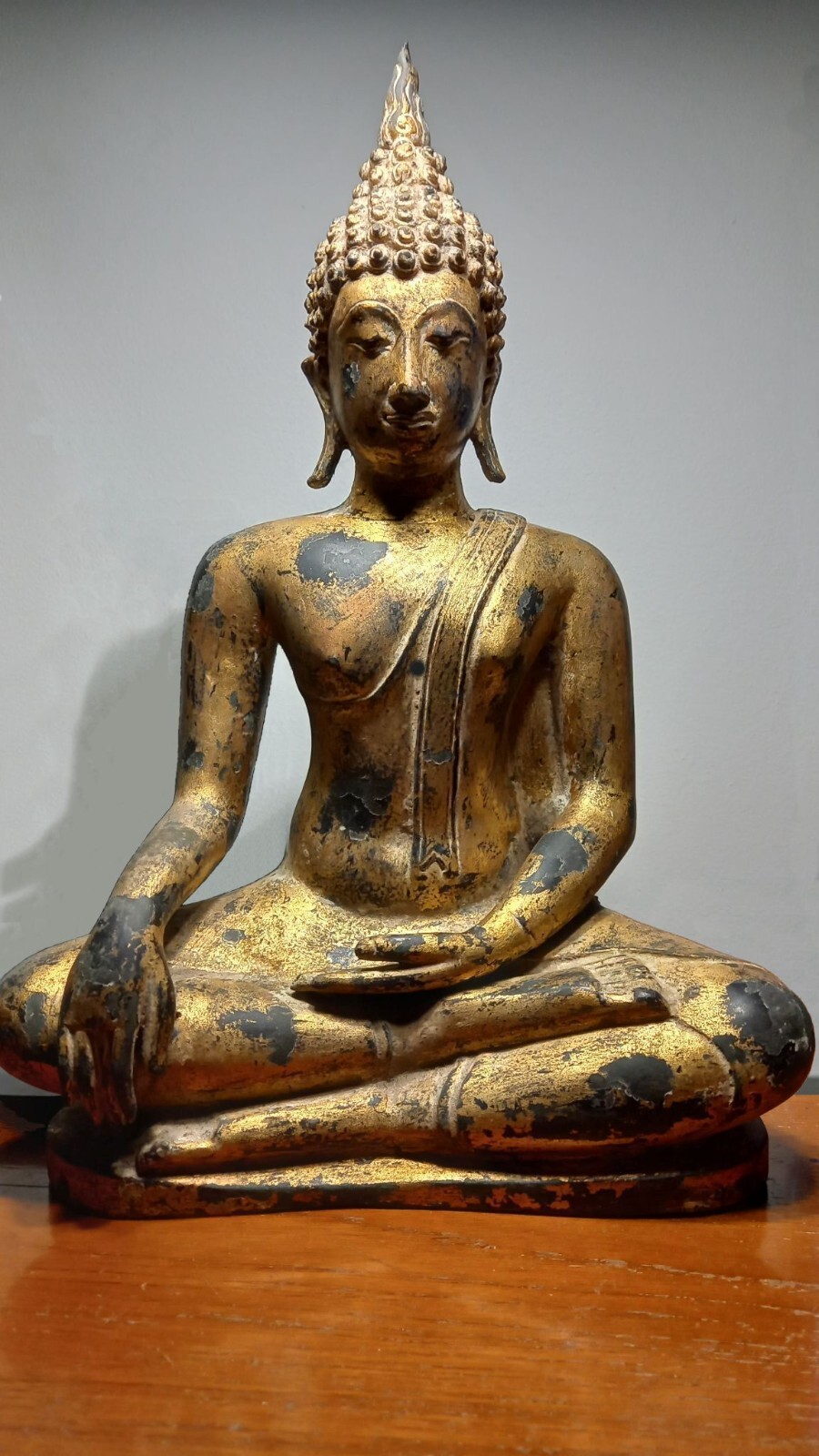 ANTIQUE BRONZE GILDED MEDITATING SUKHOTHAI BUDDHA, TEMPLE RELIC. 18/19th C.