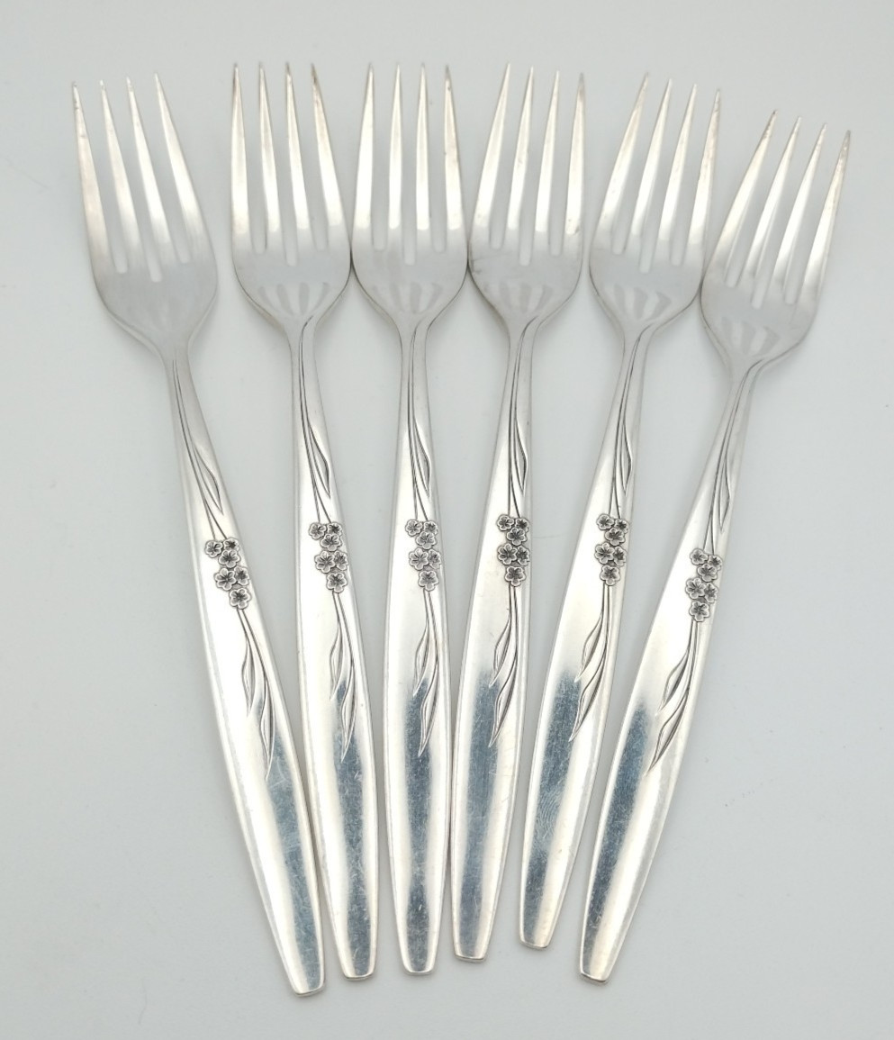 Oneida Gentle Rose Enchantment Community Silver Plate Flatware 36 pc Serving