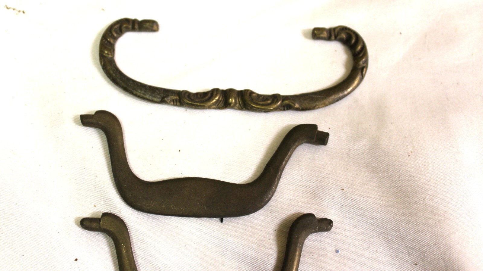 Solid Brass Antique/Style Drawer pull handels (5)