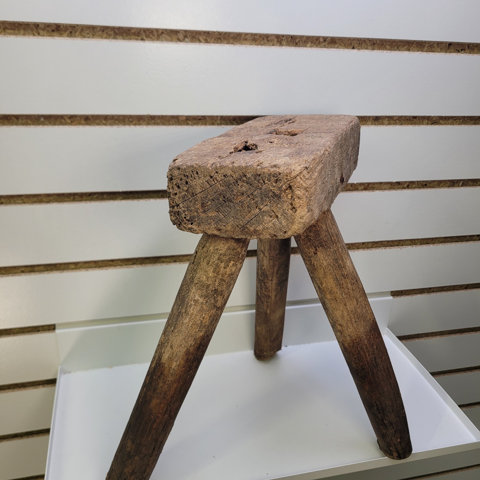 Antique WOODEN TRIPOD MILKING STOOL Wood Pegs Primitive Furniture Old Bench 12″