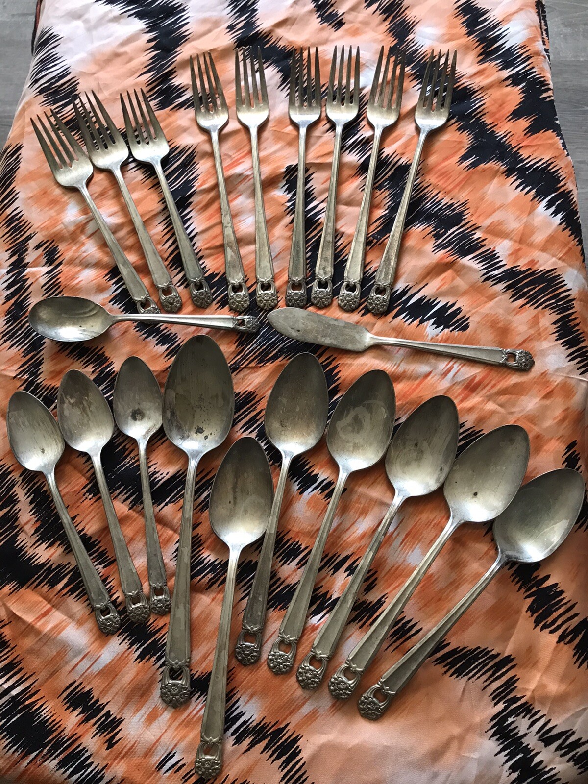 1847 Rogers Bros. Eternally Yours IS Silverware Mixed Set
