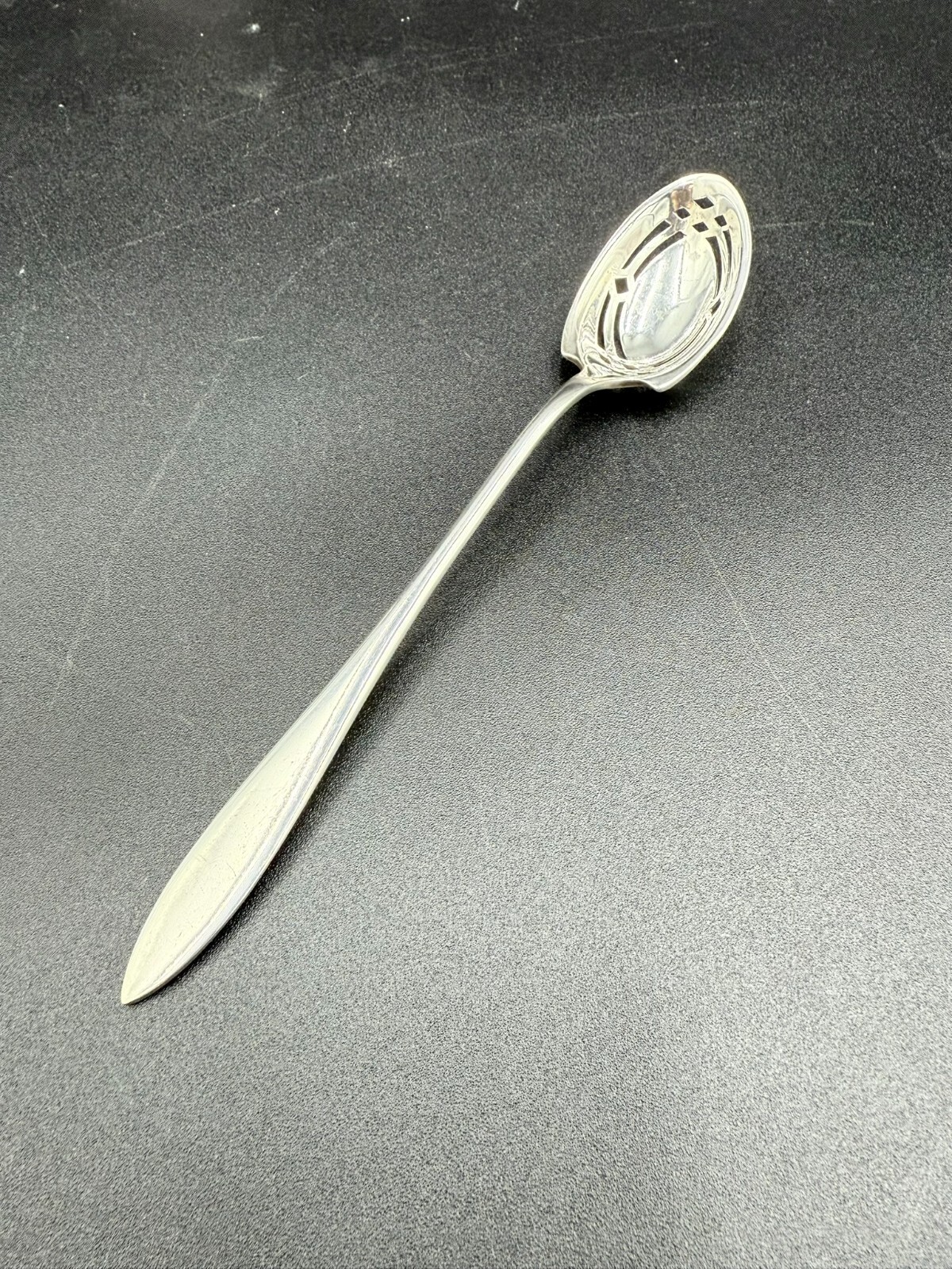 LAFAYETTE BY TOWLE STERLING SILVER PIERCED OLIVE SPOON NO MONOGRAM 6 7/8 INCHES