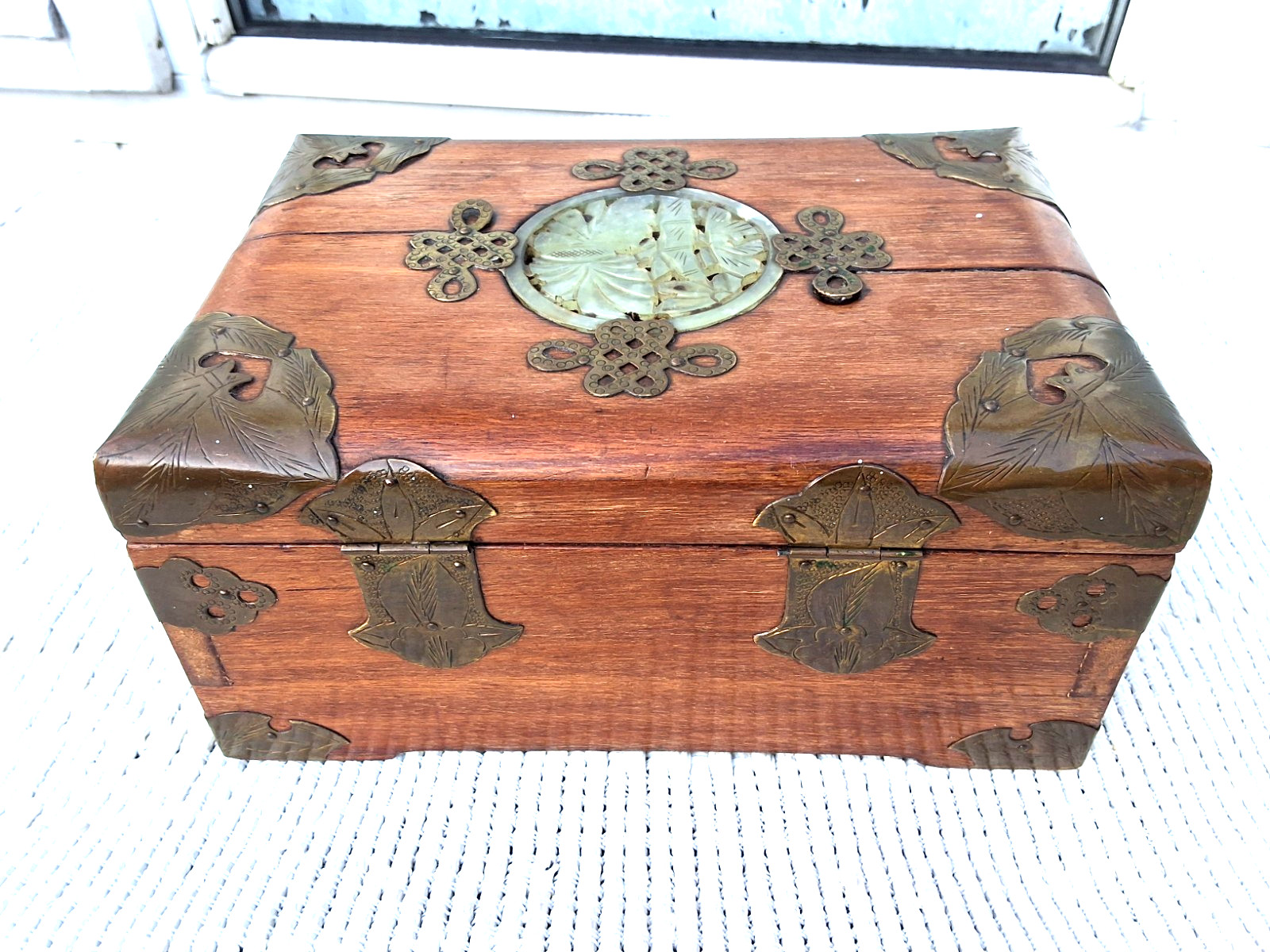 VINTAGE BRASS INLAID CHINESE WOODEN JEWELLERY TRINKET BOX with INNER TRAY