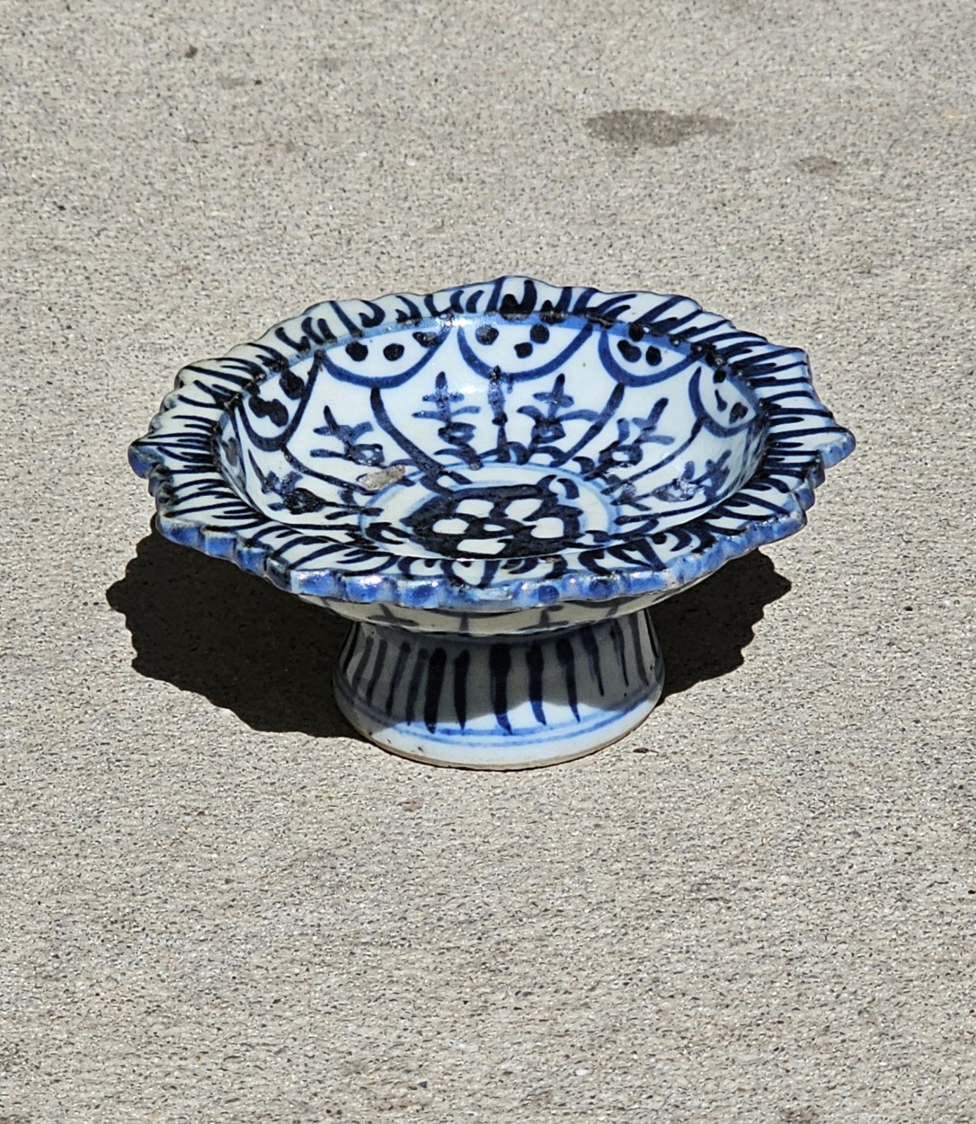 Antique Chinese porcelain offering dish 19thC blue white 4.25×2 in Qing Dynasty