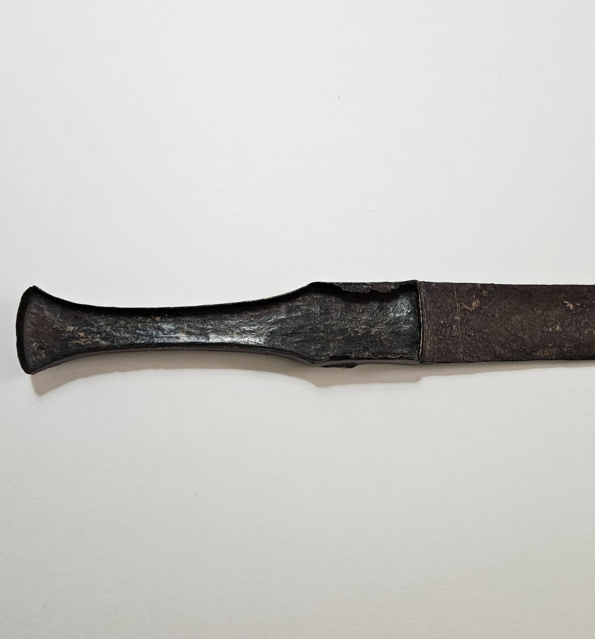 AUTHENTIC ANCIENT BRONZE SWORD/DAGGER (DIRK) 2000-1000BC. (16.25 IN-245 GR)