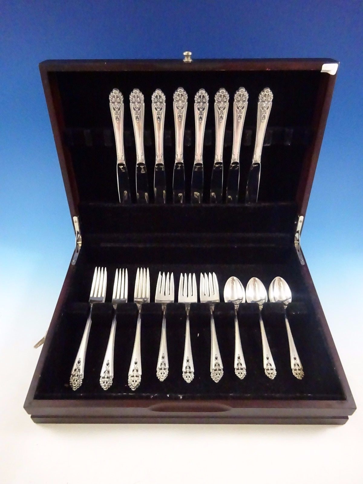 Queen’s Lace by International Sterling Flatware Service For 8 Set 32 Pieces