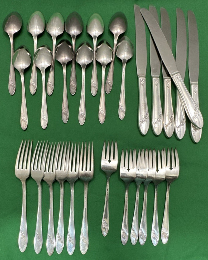 30 Pc QUEEN BESS II Silverplated Flatware Set Service for 6 by Tudor Plate