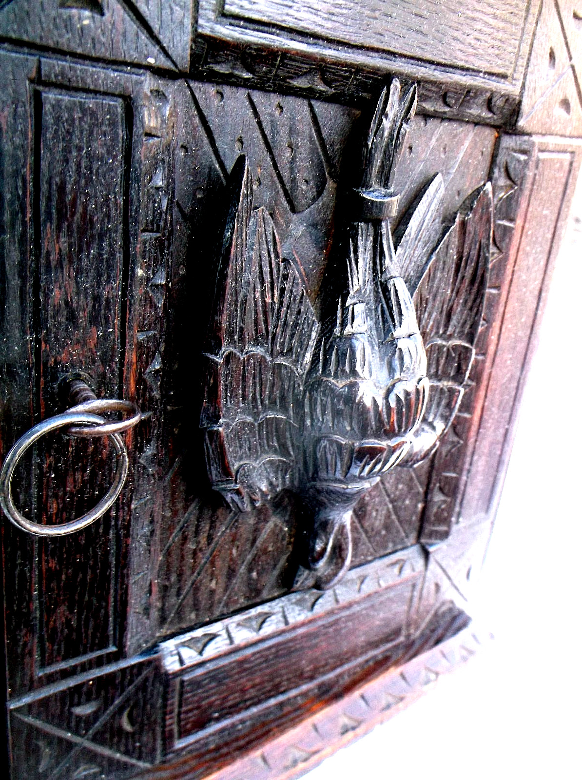 A RARE ANTIQUE OAK CORNER CABINET WITH A CARVED DEAD GAME BIRD ON THE FRONT DOOR