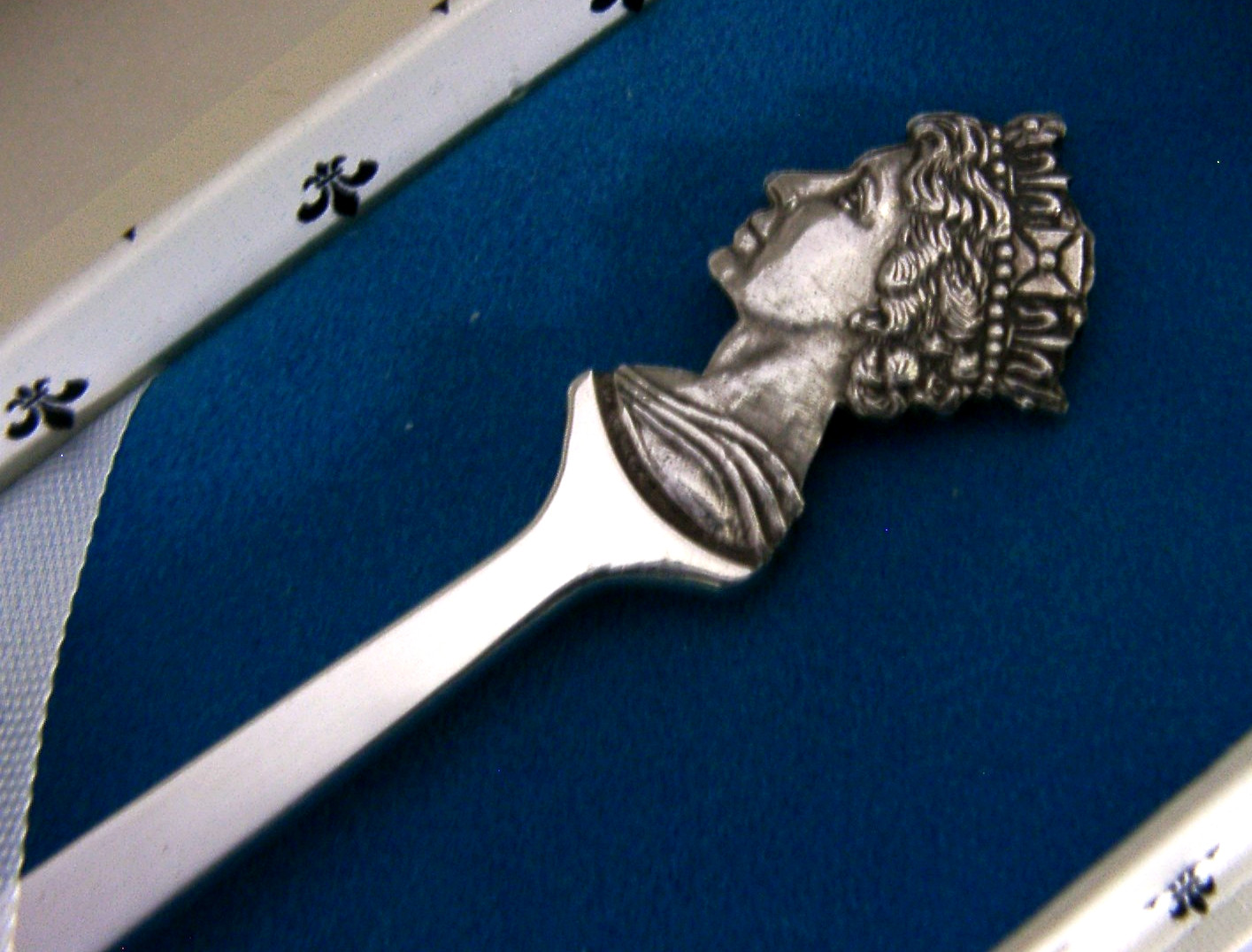 BOXED QUEEN ELIZABETH STERLING SILVER ROYALTY SILVER JUBILEE JAM SPOON 1977