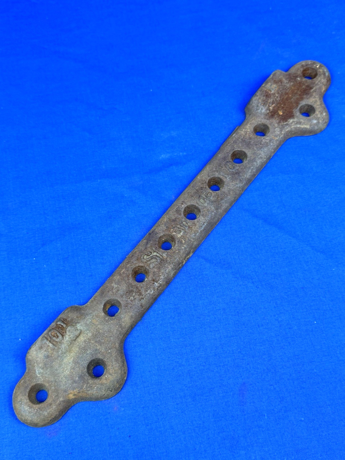 C.1920 Cast Iron 10″ Sink WALL BRACKET NO Cracks or Damage 14 7/8″ Total Length